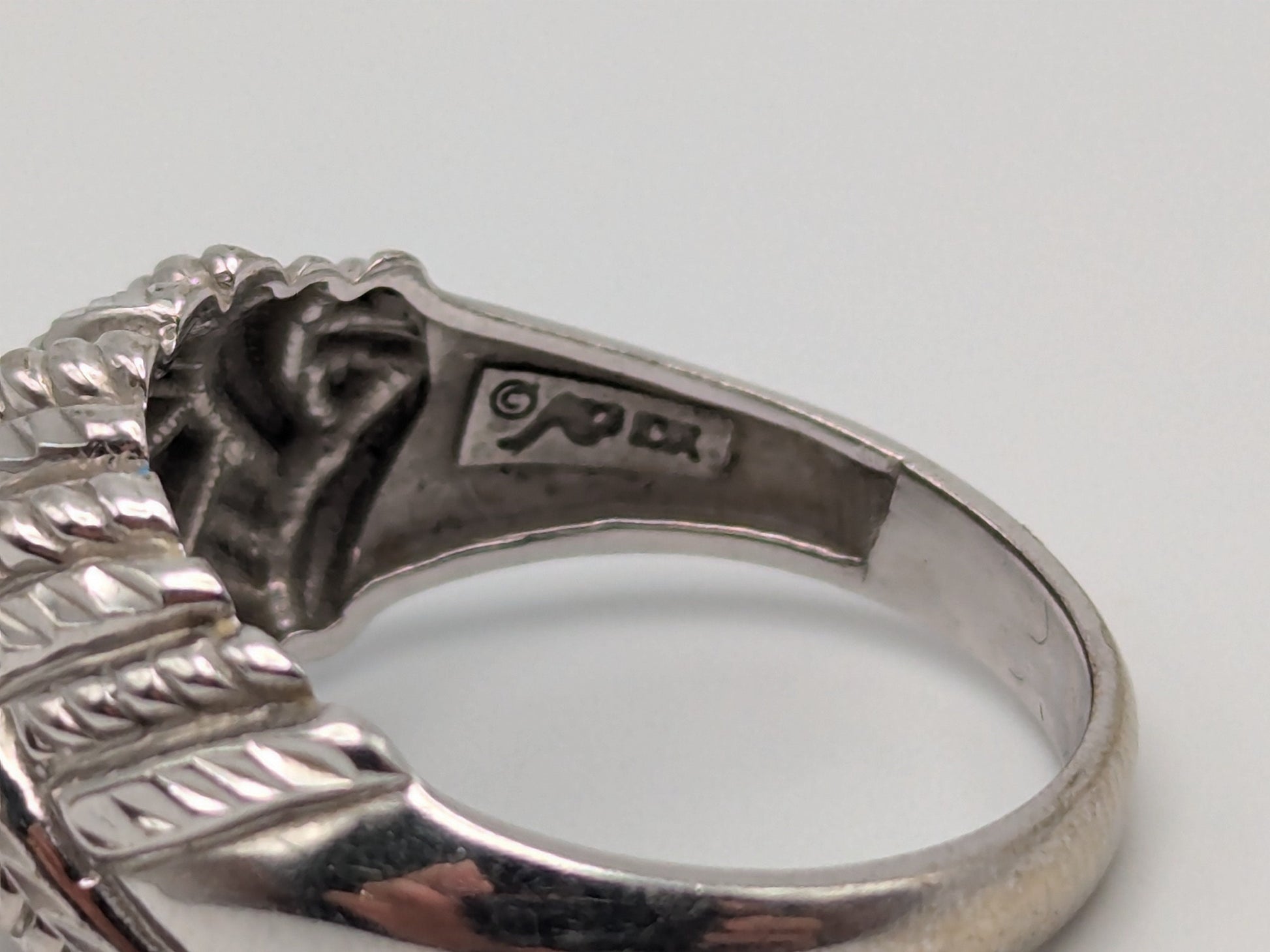 White Gold 10k Vintage Twisted Dome 12mm Design Wedding Ring Band.