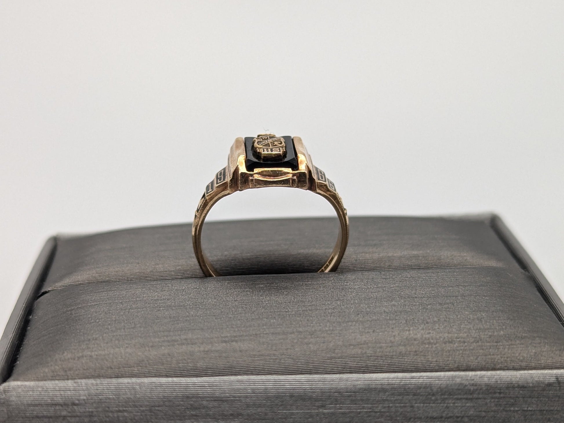 10k Vintage Solid 10k Yellow Gold Onyx 1966 High School Ring. 10k Pinky Ring.