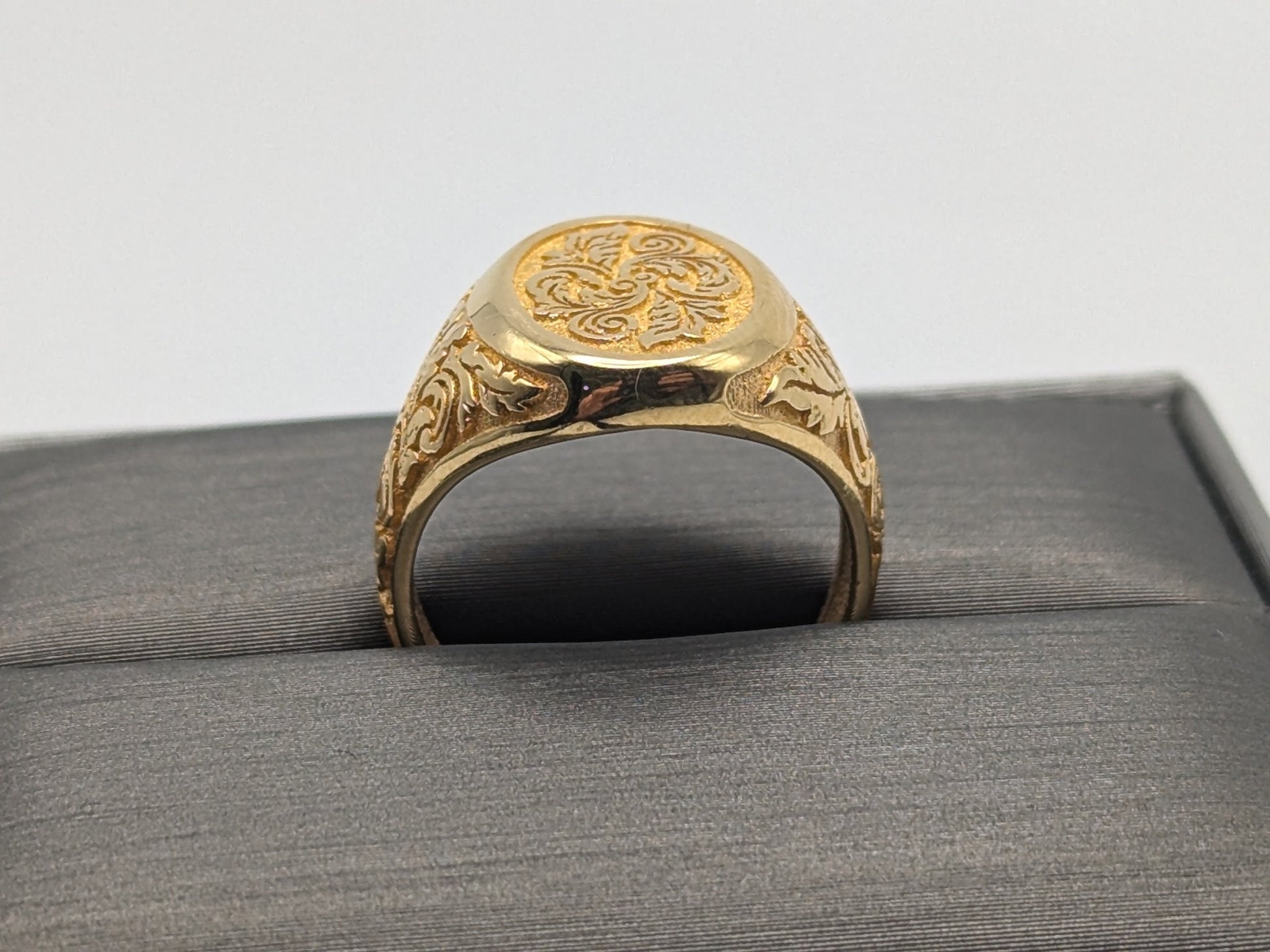 14k Solid ITALY Gold Signet Ring Yellow Gold Statement Floral Wedding Ring.