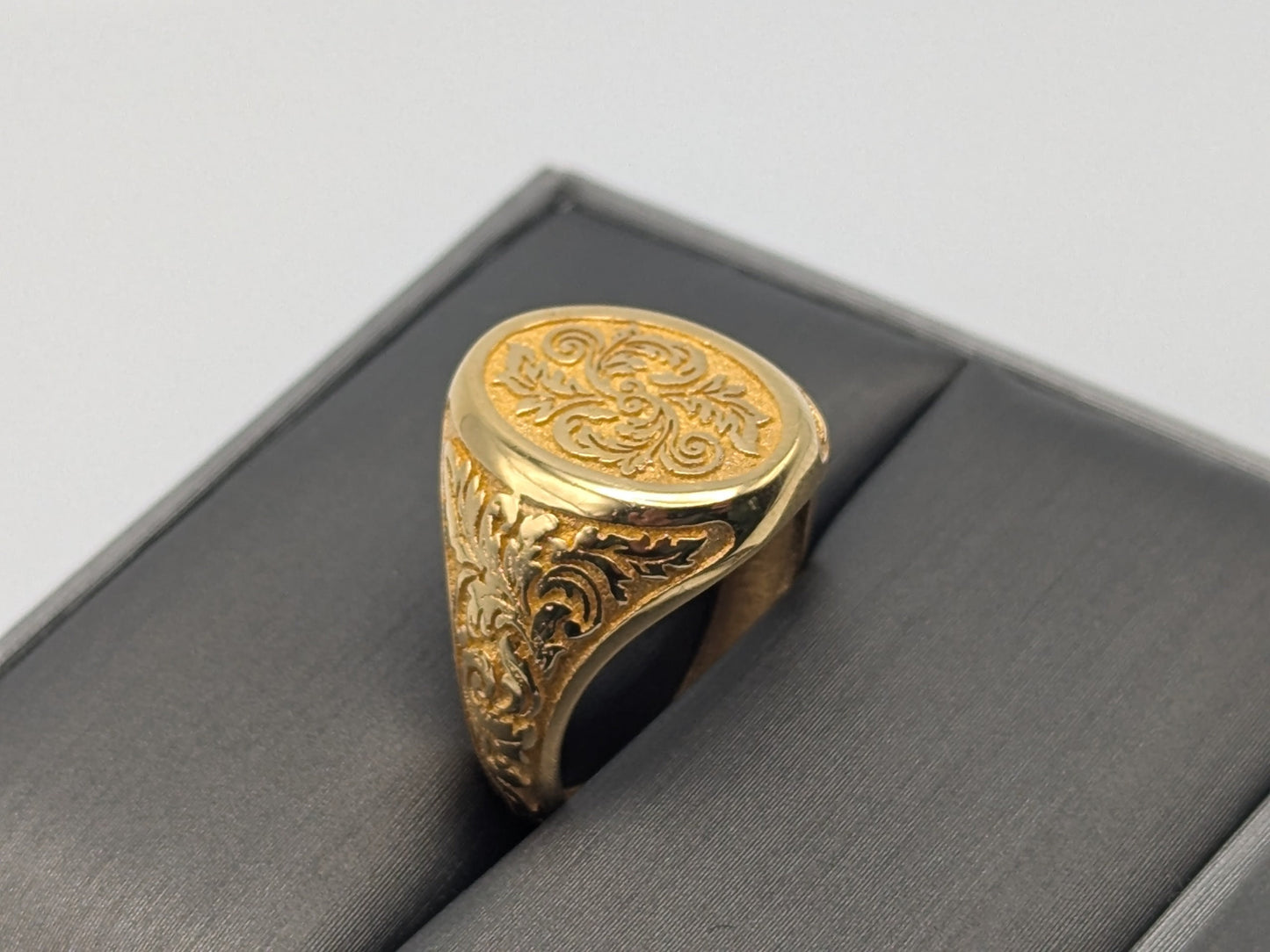 14k Solid ITALY Gold Signet Ring Yellow Gold Statement Floral Wedding Ring.