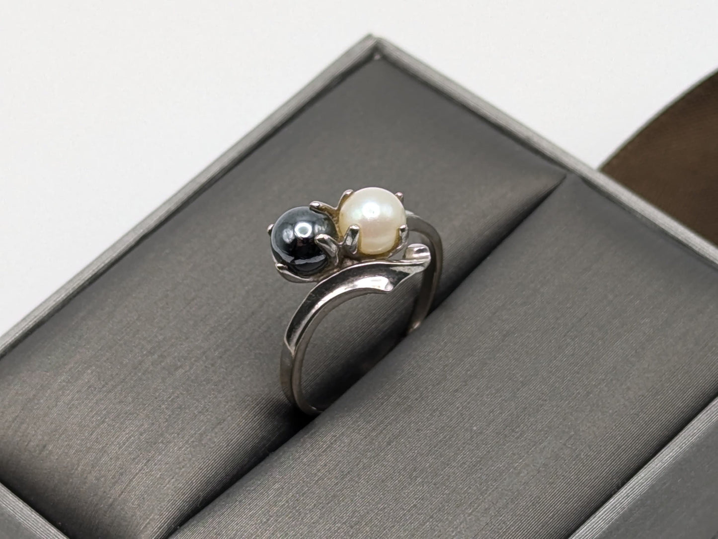 10k White Gold Antique Hematite Stone and Pearl Cluster Ring. Promise Ring.