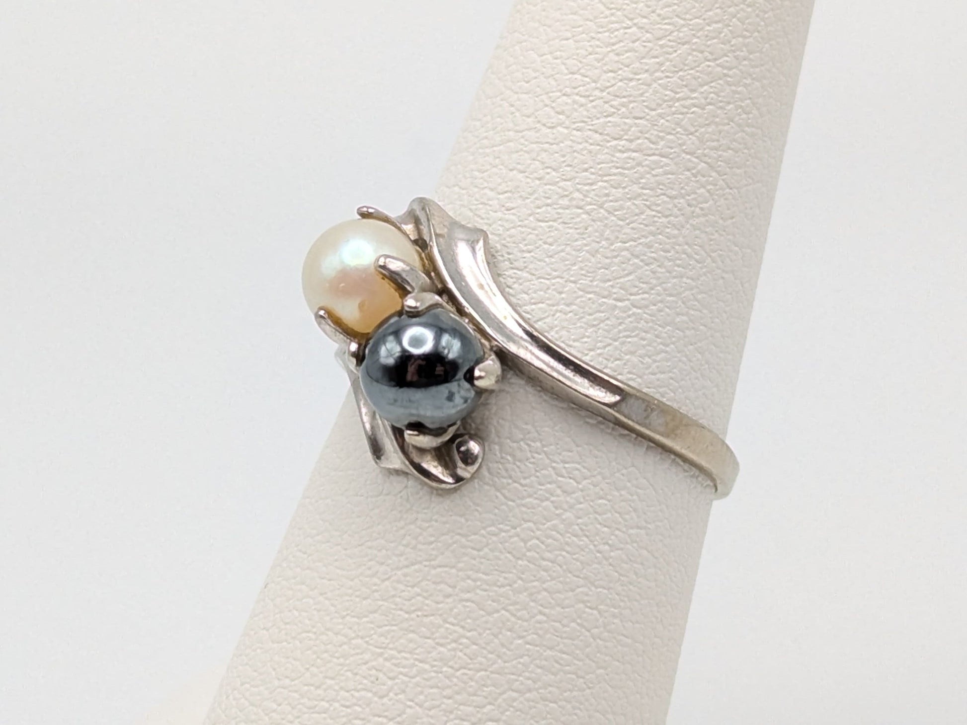 10k White Gold Antique Hematite Stone and Pearl Cluster Ring. Promise Ring.