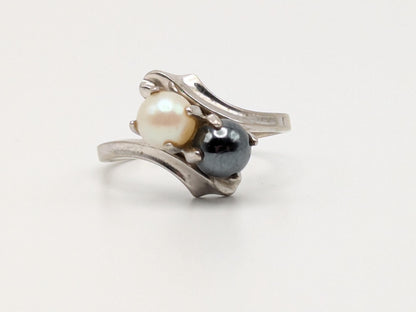 10k White Gold Antique Hematite Stone and Pearl Cluster Ring. Promise Ring.