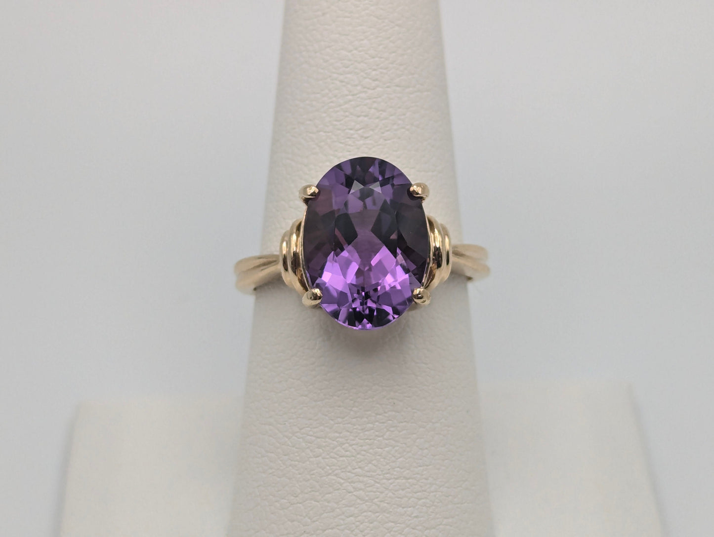 10k Yellow Gold Amethyst Diamond Ring. Vintage Promise Wedding Cocktail Band