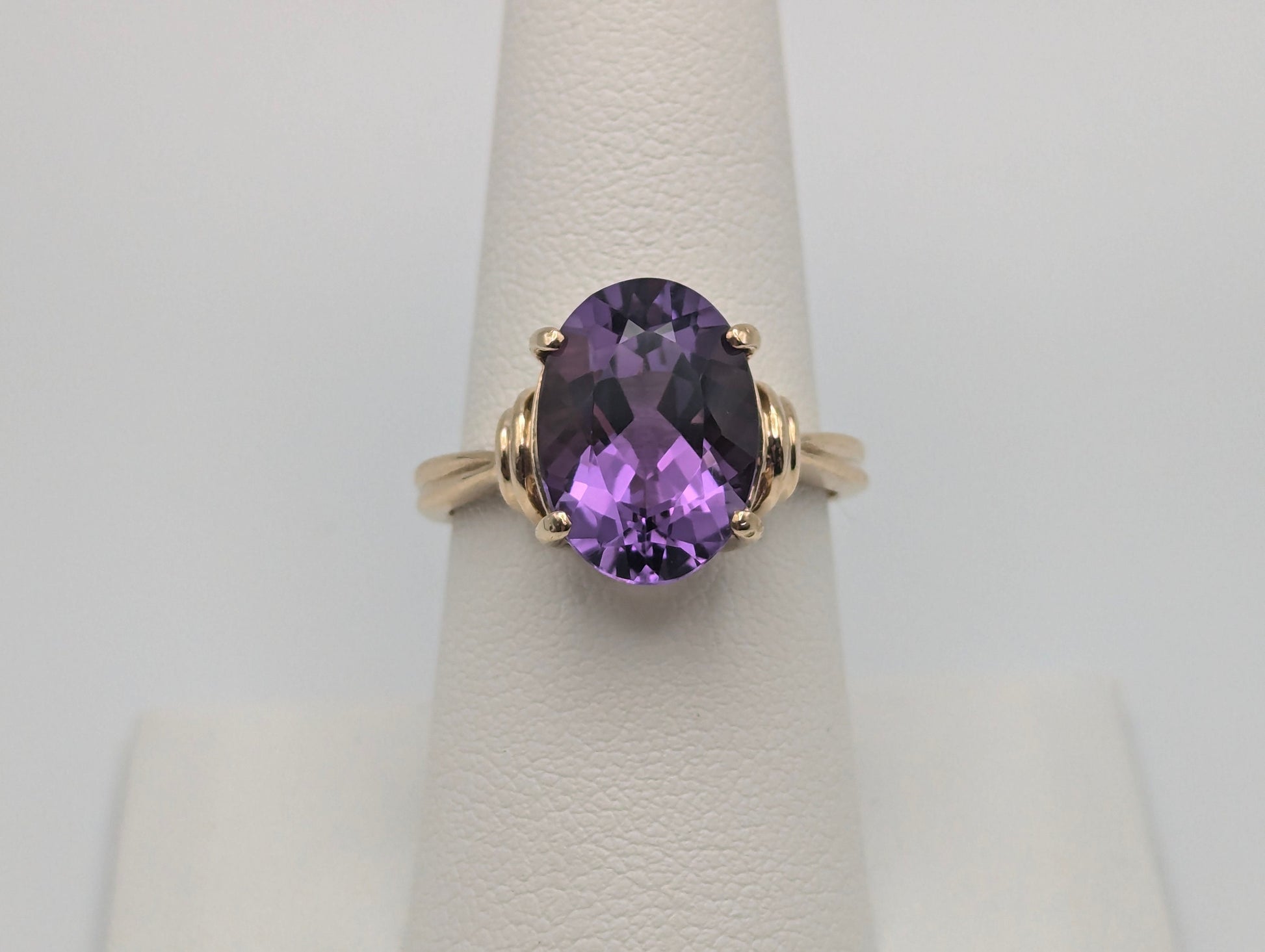 10k Yellow Gold Amethyst Diamond Ring. Vintage Promise Wedding Cocktail Band