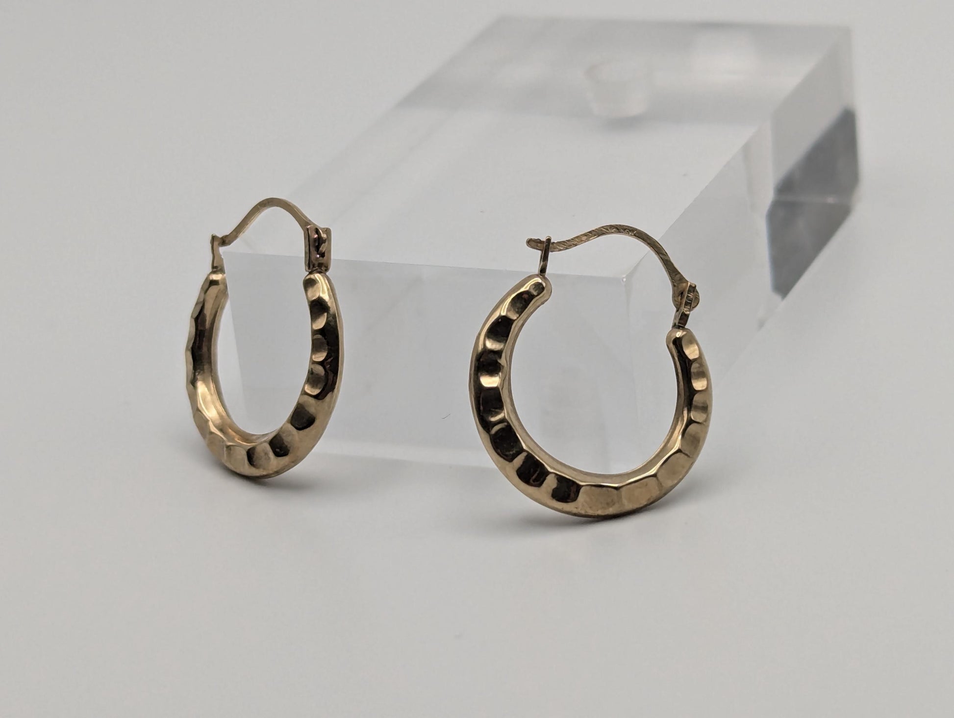 10k Yellow Gold Classic Small Hoop Hammered Round Earrings Dainty Gold Hoops Hinged