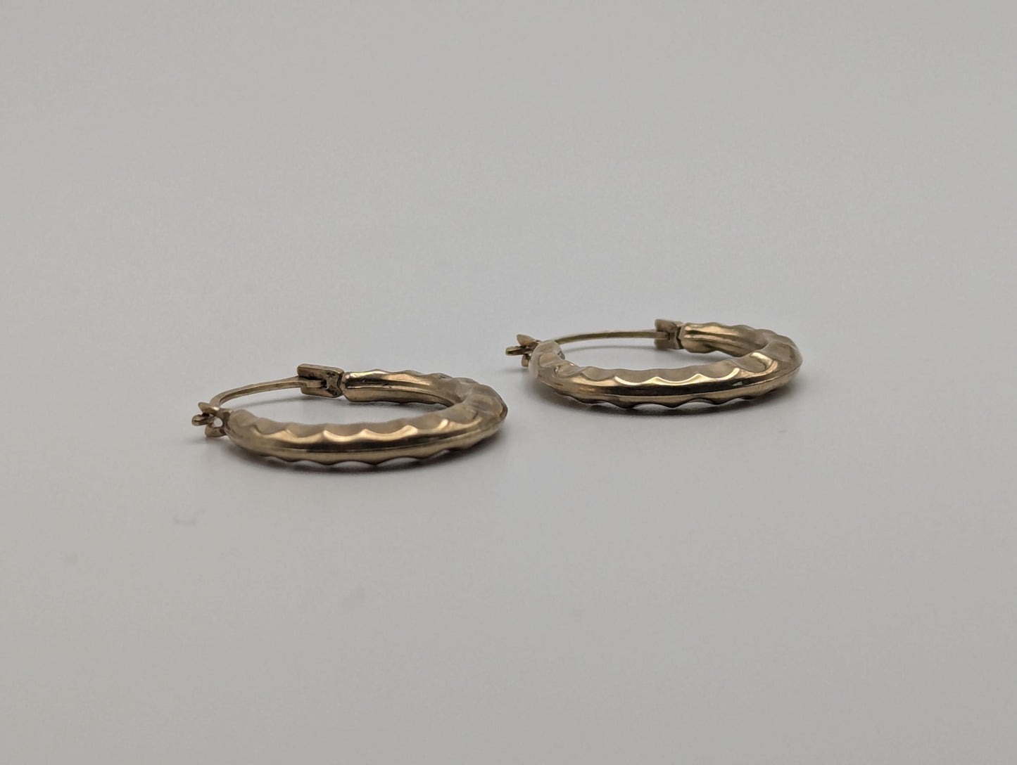 10k Yellow Gold Classic Small Hoop Hammered Round Earrings Dainty Gold Hoops Hinged