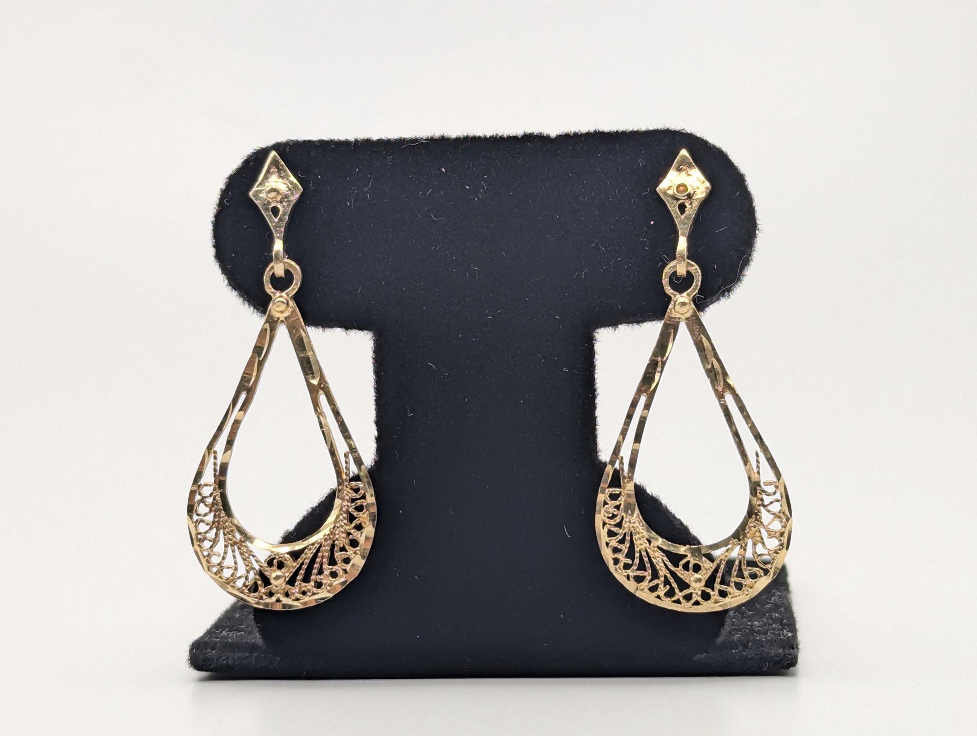 Large 14k Yellow Gold Drop Dangel Tear Shaped Filigree Earrings.