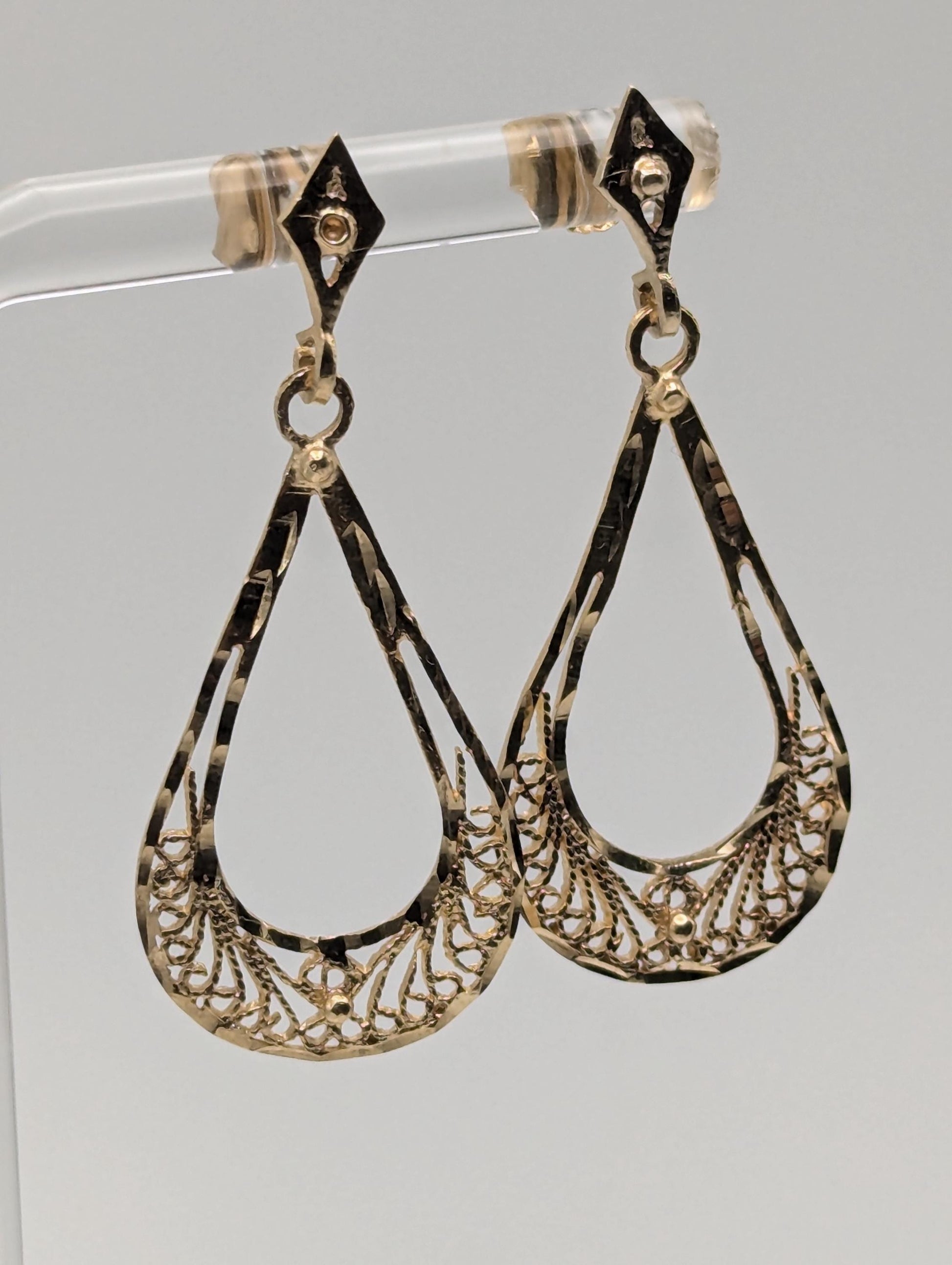 Large 14k Yellow Gold Drop Dangel Tear Shaped Filigree Earrings.