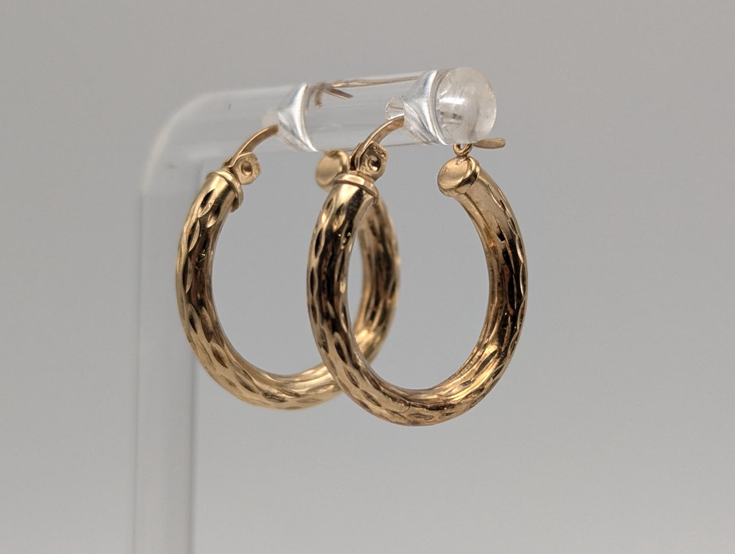 10k Yellow Gold Classic Medium Hoop Textured Round Earrings Dainty Gold Hoops Hinged