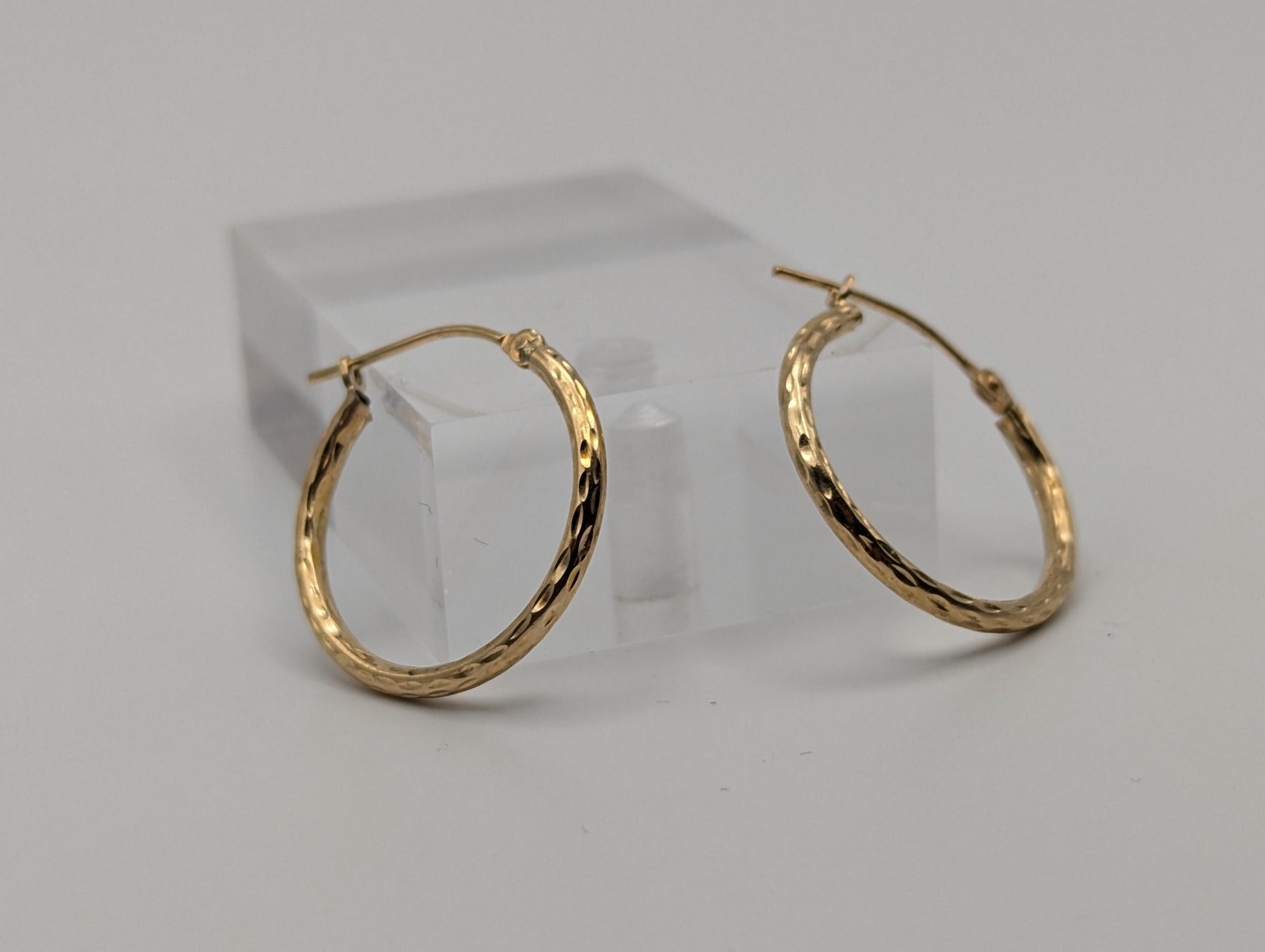 10k Vintage Yellow Gold Classic Etched Textured Hoop Earrings Dainty Gold Hoops Hinged