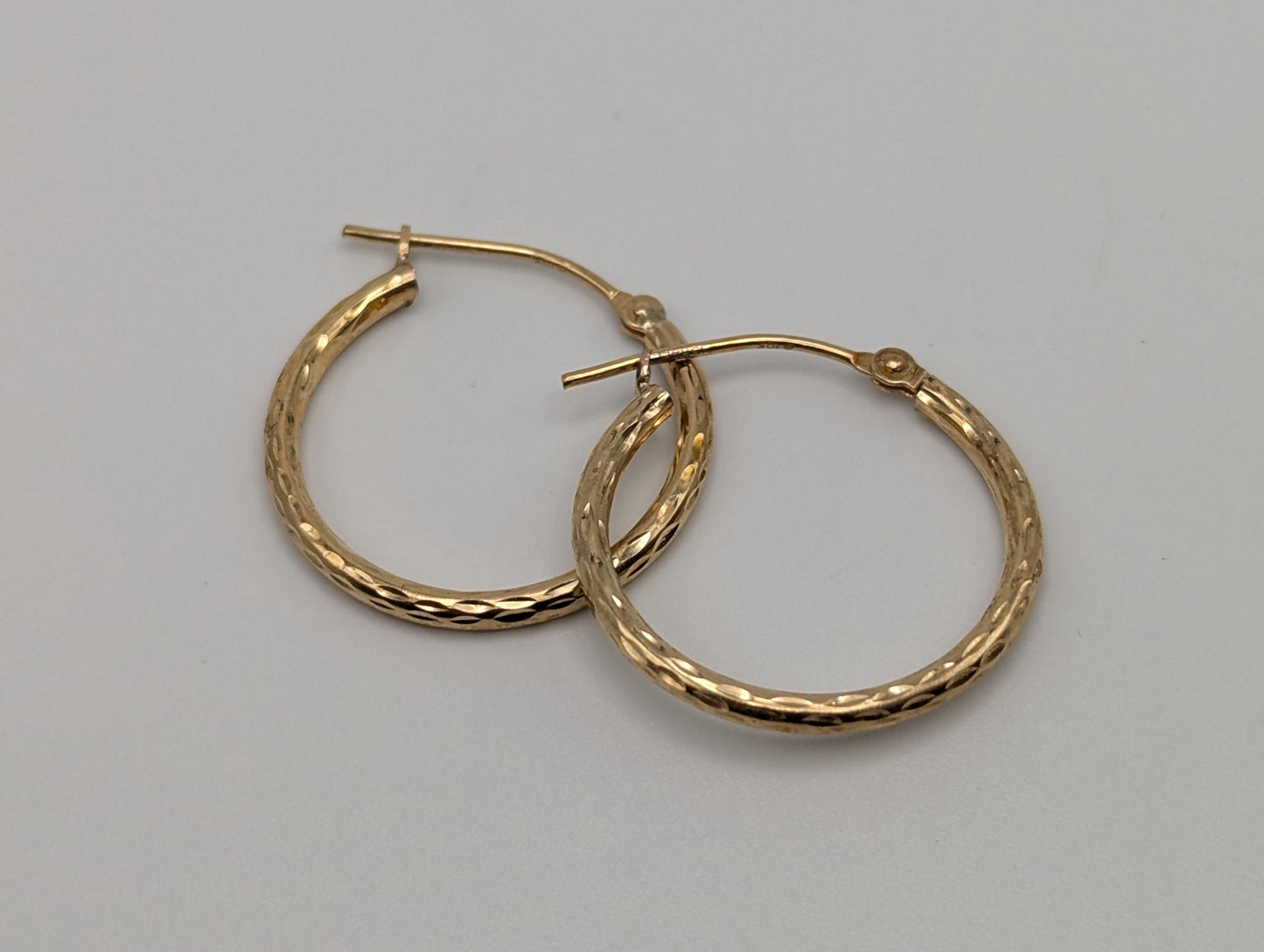 10k Vintage Yellow Gold Classic Etched Textured Hoop Earrings Dainty Gold Hoops Hinged