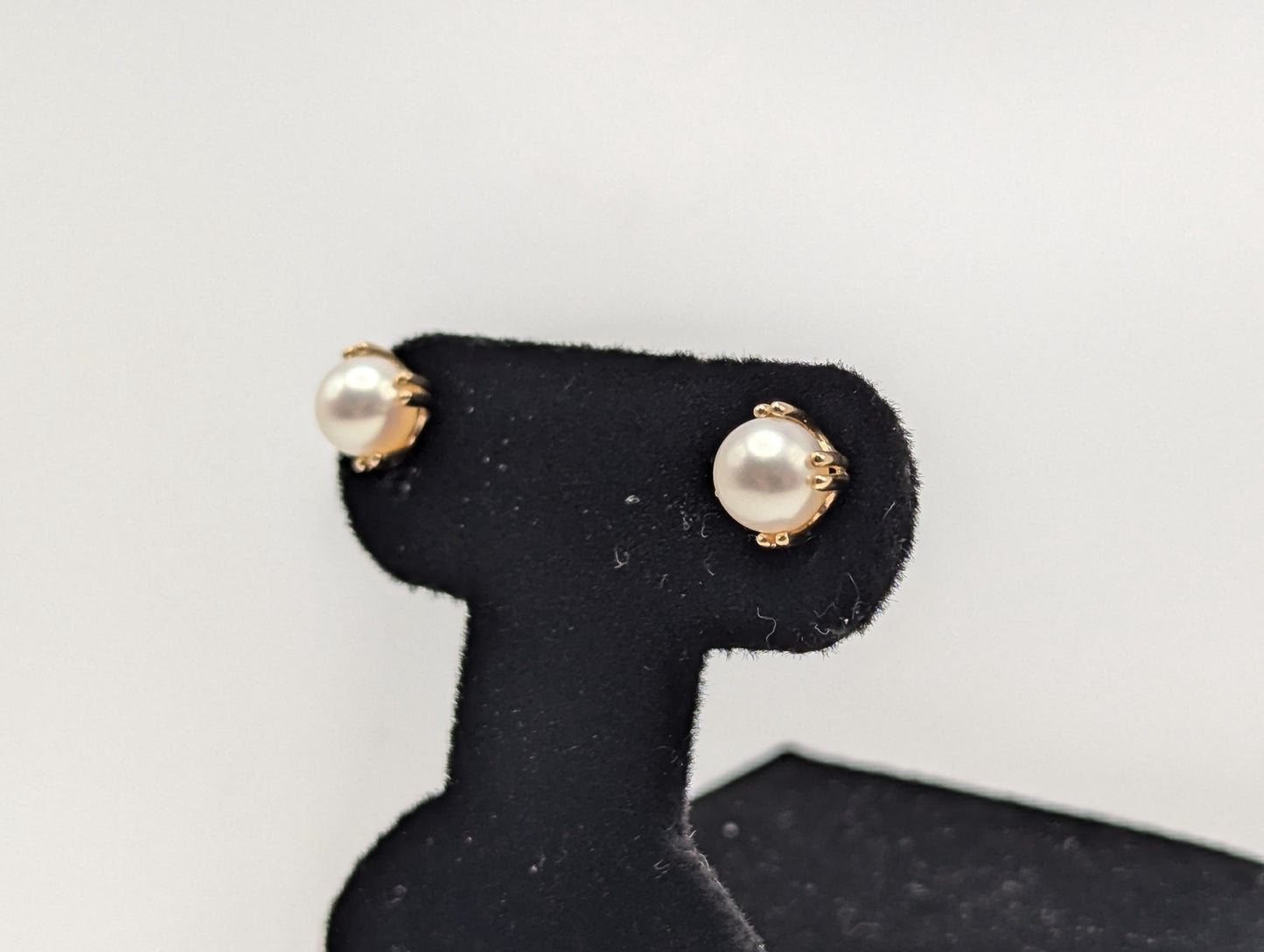 10k Yellow Gold Pearl Stud Earrings. White Pearl Studs 6.7 mm