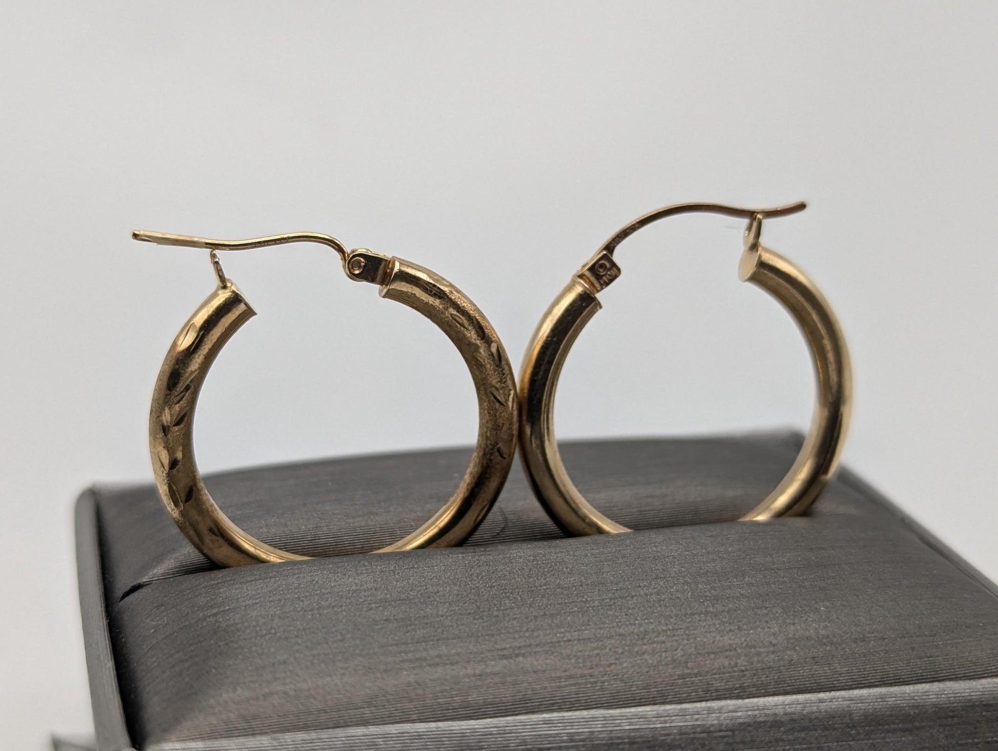 10k Large Vintage Gold Classic Etched Textured Hoop Earrings Gold Hoops Wheat Hinged