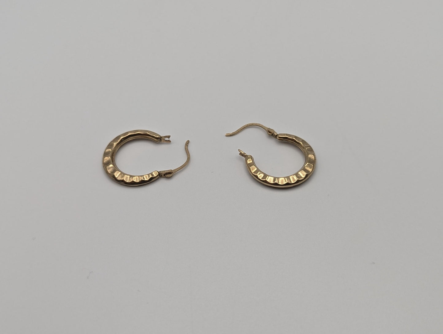 10k Yellow Gold Classic Small Hoop Hammered Round Earrings Dainty Gold Hoops Hinged