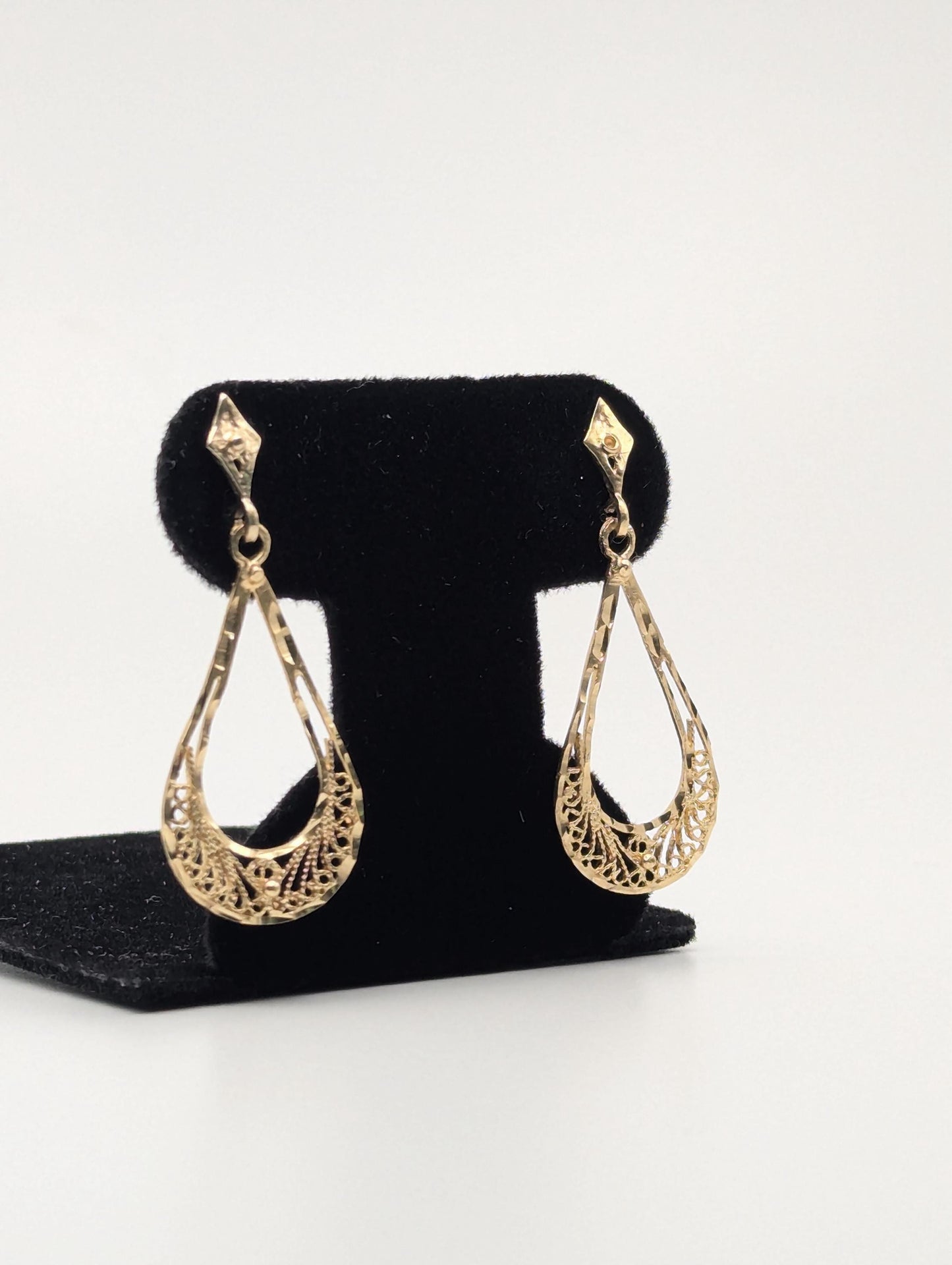 Large 14k Yellow Gold Drop Dangel Tear Shaped Filigree Earrings.