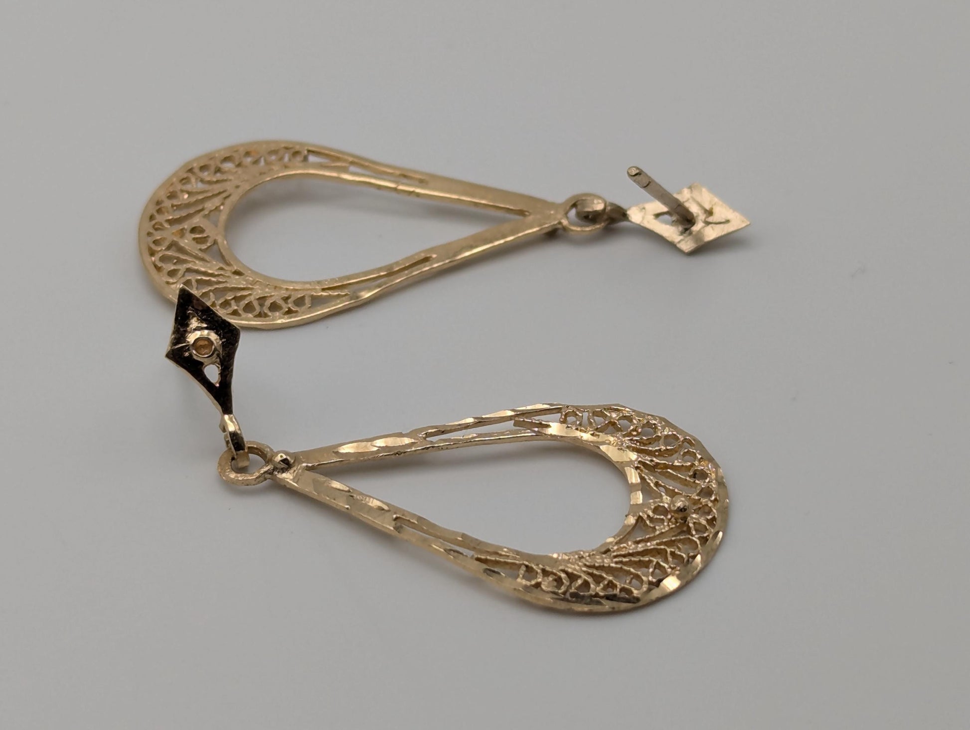 Large 14k Yellow Gold Drop Dangel Tear Shaped Filigree Earrings.