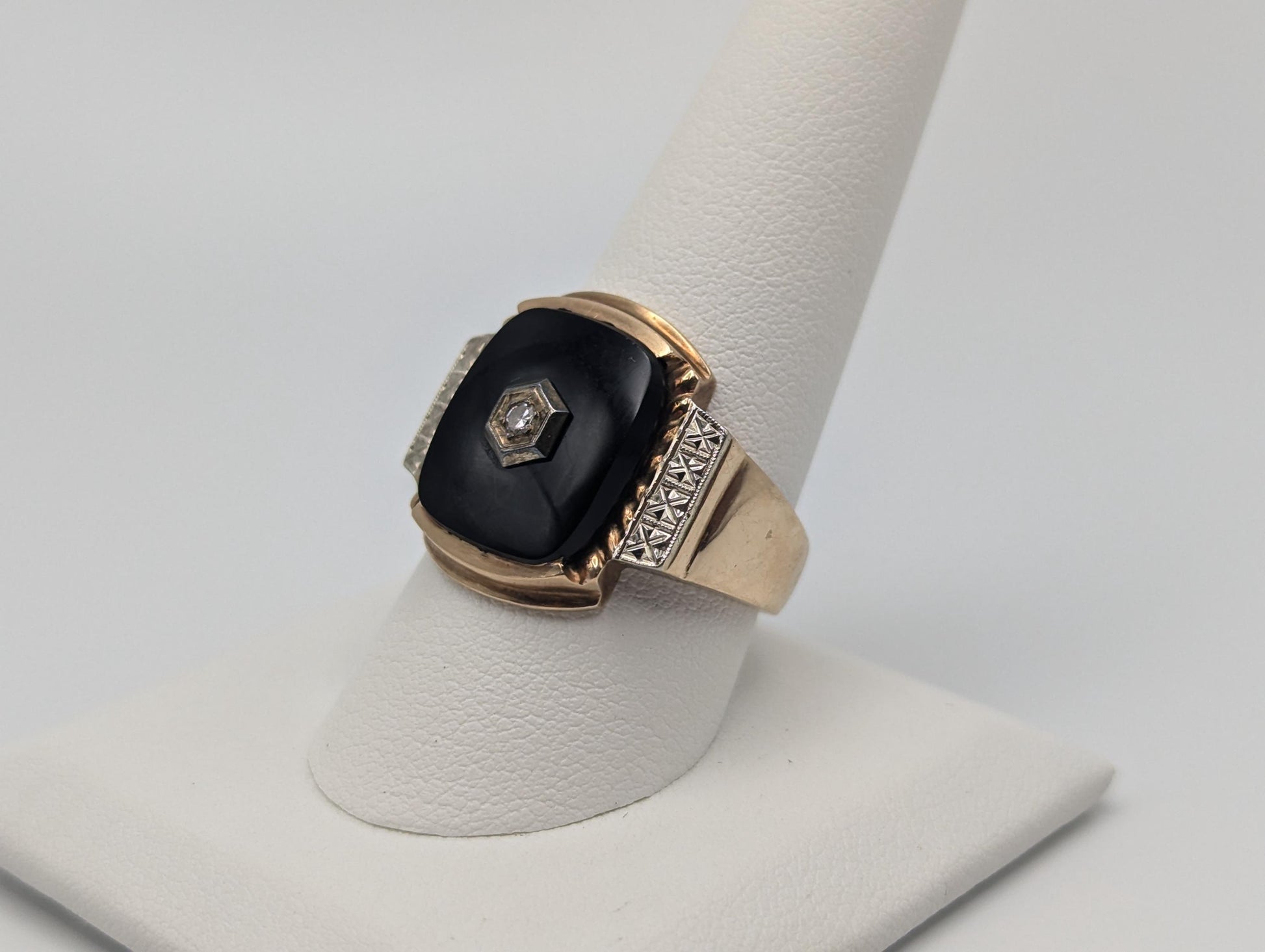 Vintage Solid Gold 7.3gr 10k Black Onyx Diamond Ring Signet Wedding Ring HEAVY!