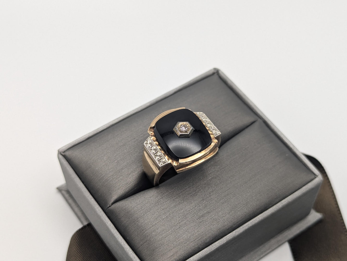 Vintage Solid Gold 7.3gr 10k Black Onyx Diamond Ring Signet Wedding Ring HEAVY!