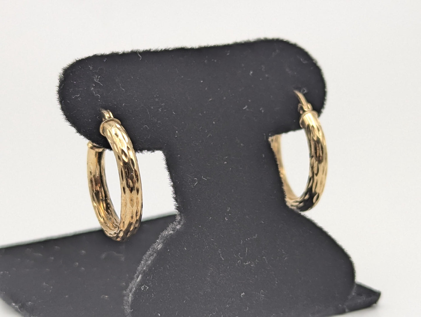 10k Yellow Gold Classic Medium Hoop Textured Round Earrings Dainty Gold Hoops Hinged