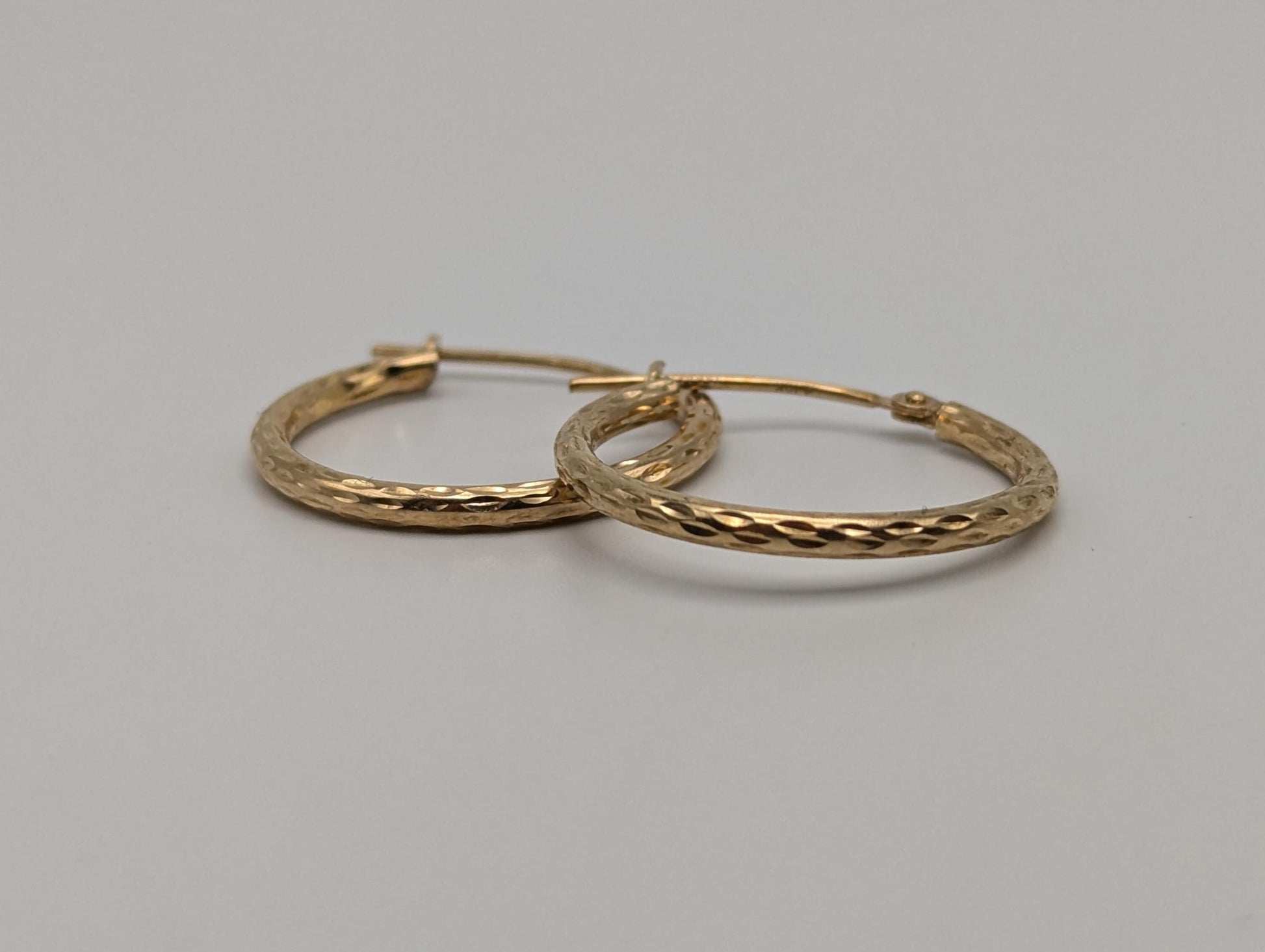 10k Vintage Yellow Gold Classic Etched Textured Hoop Earrings Dainty Gold Hoops Hinged