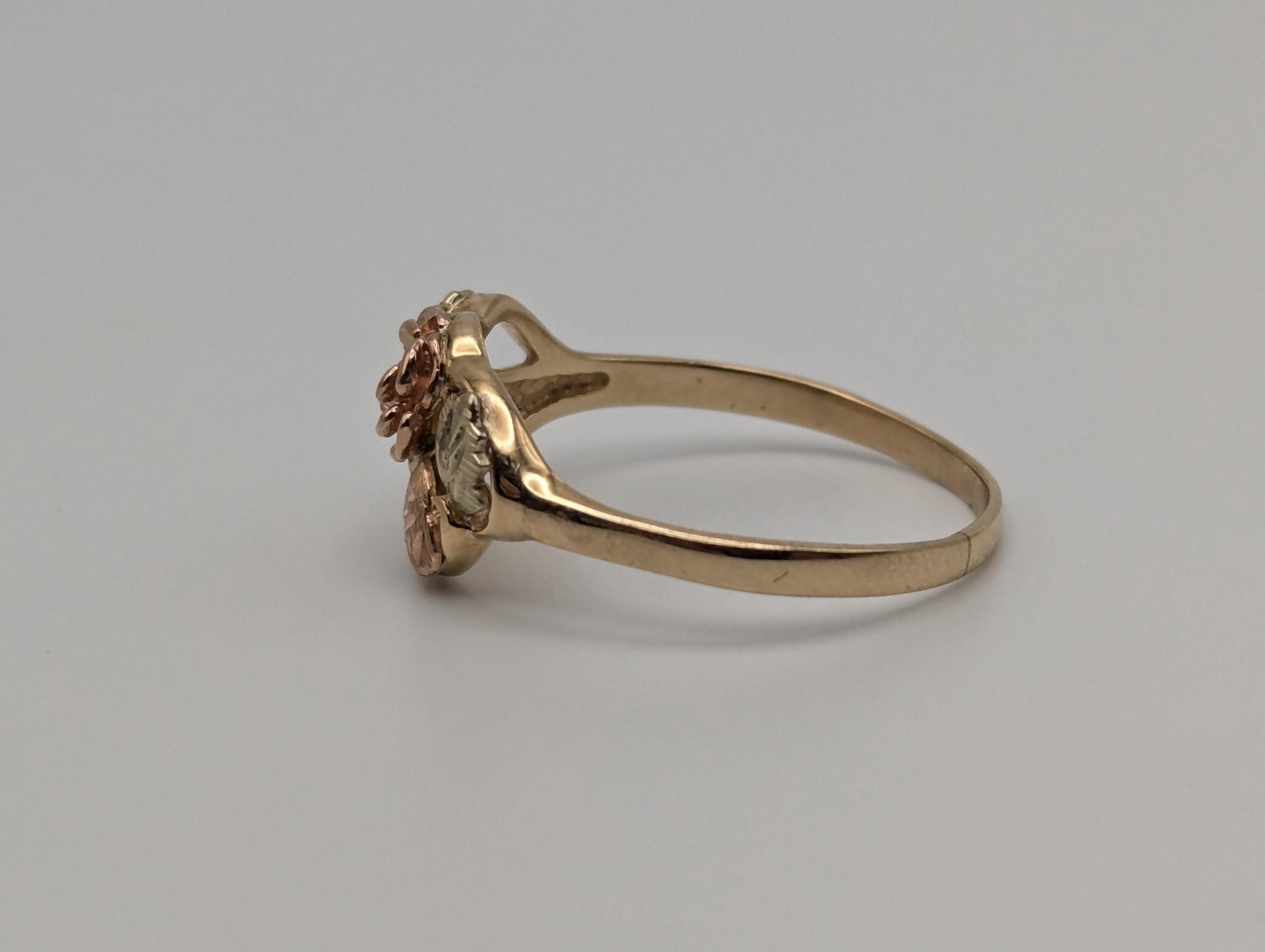 10k Multi-tone Gold Black Hills Signet Ring. Rose Gold Flower Vine Ring. Rose Ring.