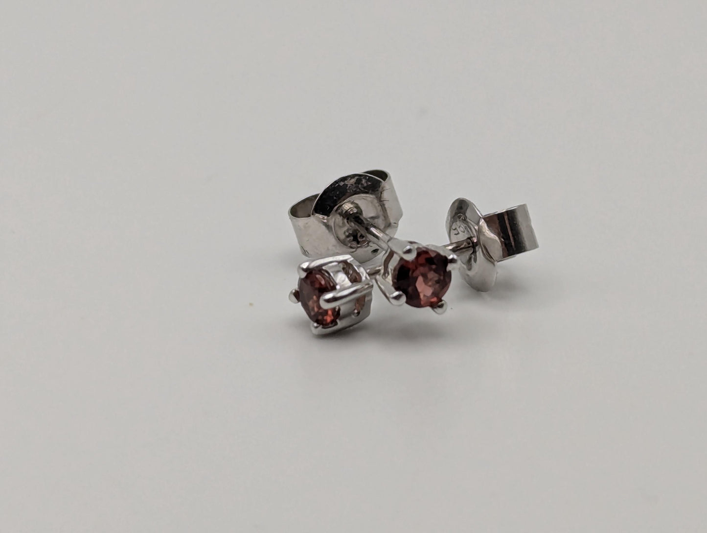 14k White Gold Garnet Stud Earrings. Garnet studs 3mm