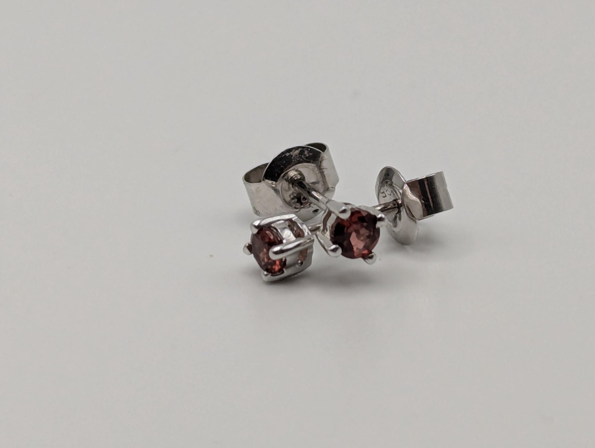 14k White Gold Garnet Stud Earrings. Garnet studs 3mm