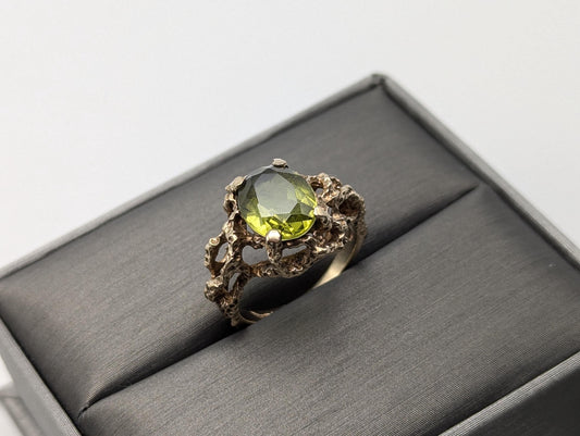 Vintage 10k Yellow Gold Green Genuine Peridot Stone Gold Cocktail Ring.