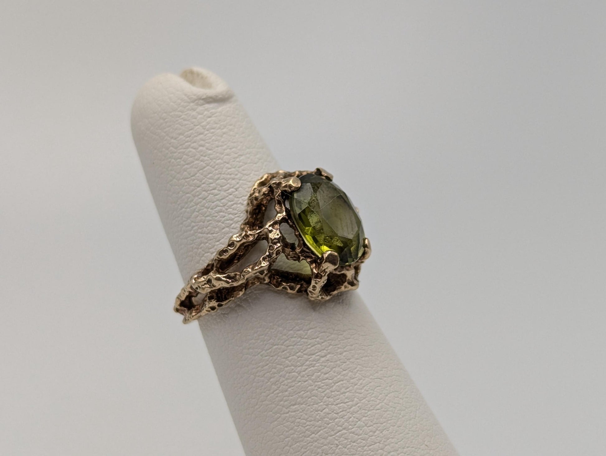 Vintage 10k Yellow Gold Green Genuine Peridot Stone Gold Cocktail Ring.