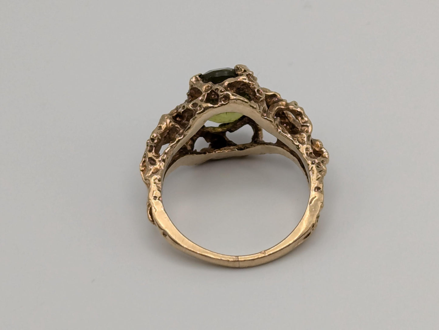 Vintage 10k Yellow Gold Green Genuine Peridot Stone Gold Cocktail Ring.