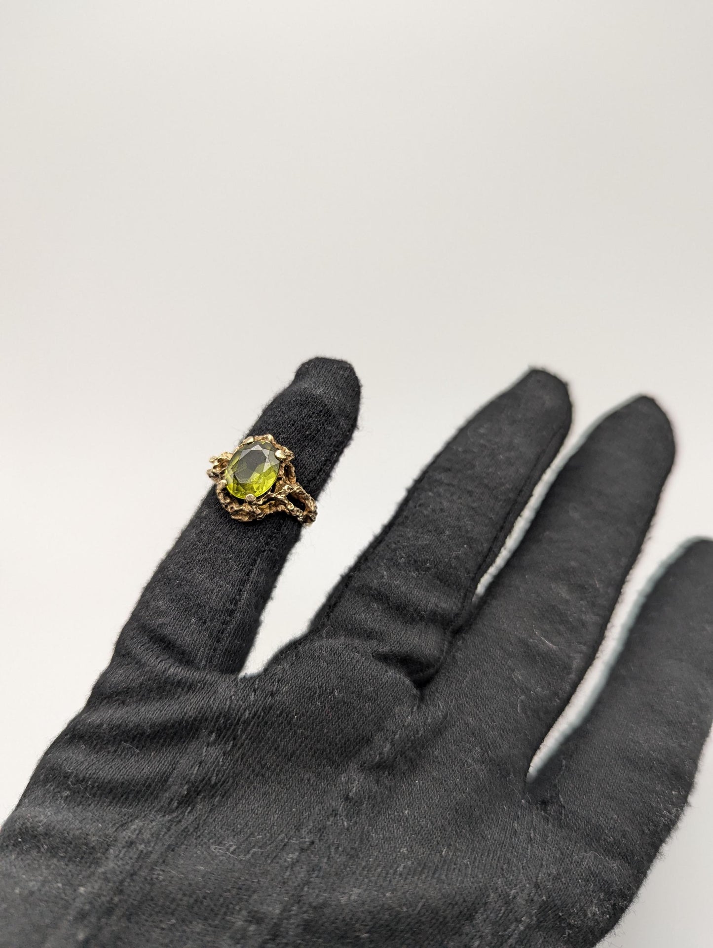 Vintage 10k Yellow Gold Green Genuine Peridot Stone Gold Cocktail Ring.