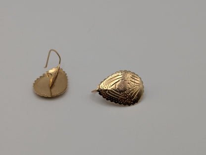 Vintage 14K Solid Yellow Gold Leaf Decorative Etched Earrings Tear Drop Earrings