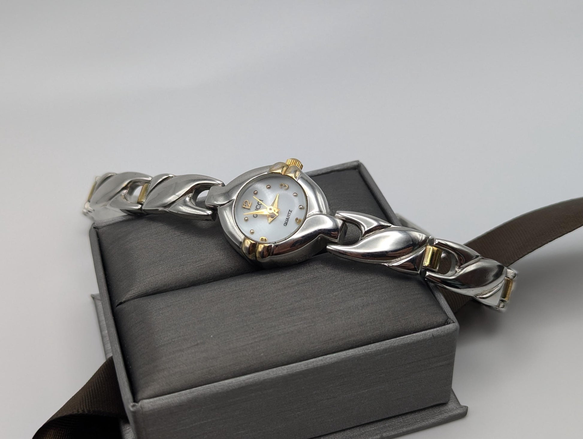 Vintage Gucci Womens Wristwatch 90s Gucci Quartz Watch