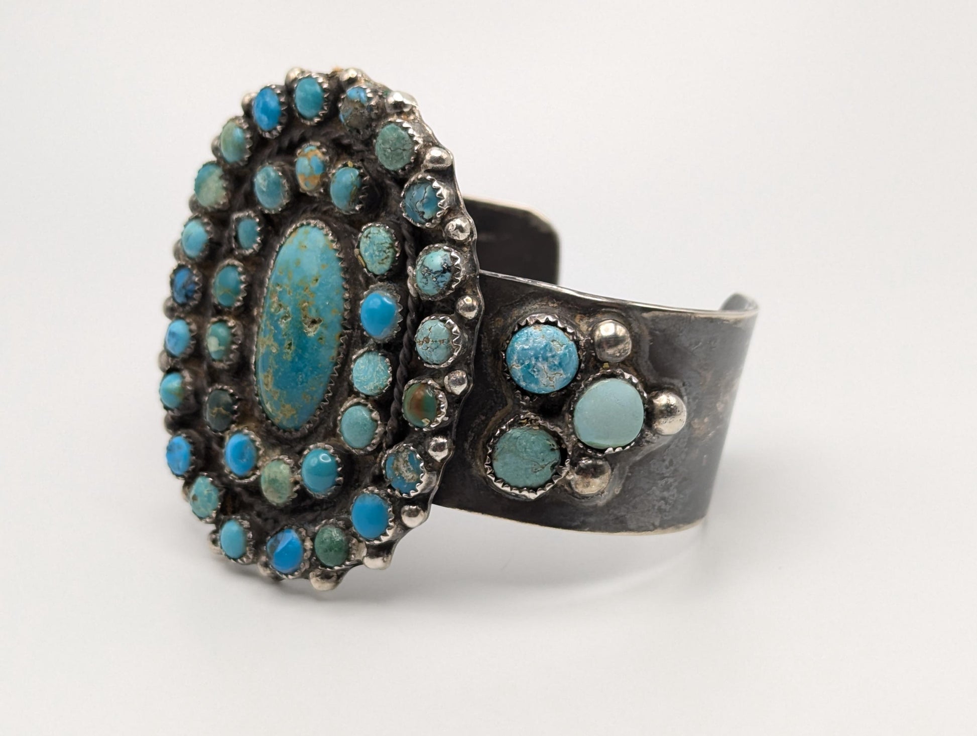 Vintage Southwestern Sterling Silver Navajo Heavy 120 gr Turquoise Cluster Bracelet Cuff