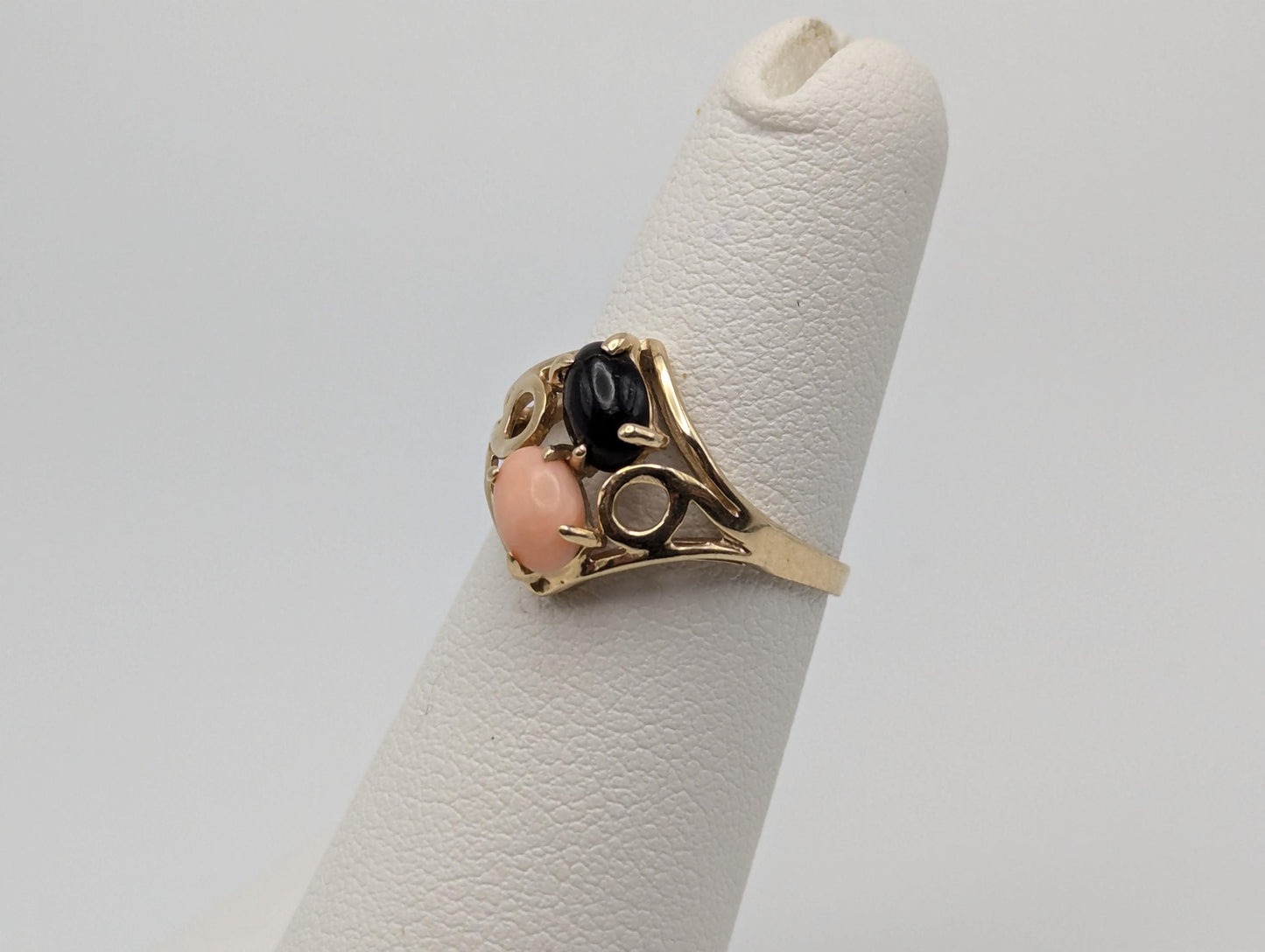 14k Yellow Gold Filigree Coral and Onyx Ring Cocktail Ring Statement Ring