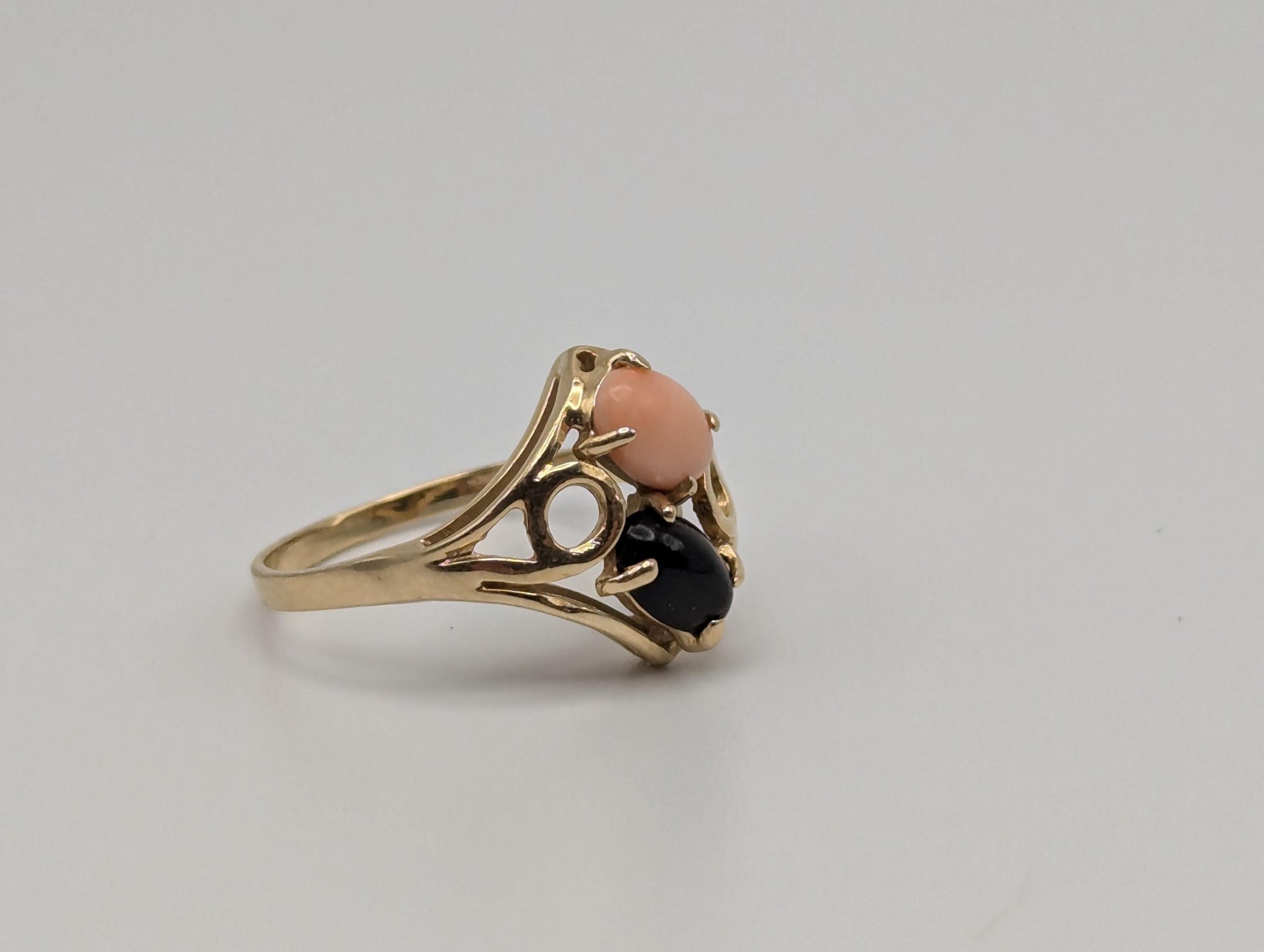 14k Yellow Gold Filigree Coral and Onyx Ring Cocktail Ring Statement Ring