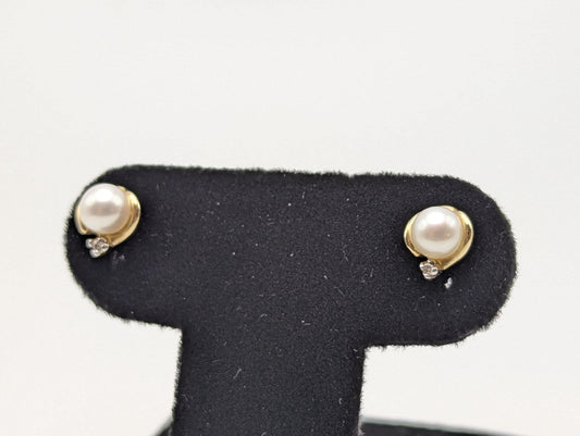 10k Yellow Gold Pearl Diamond Stud Earrings. White Pearl Diamond Studs 5.0 mm.