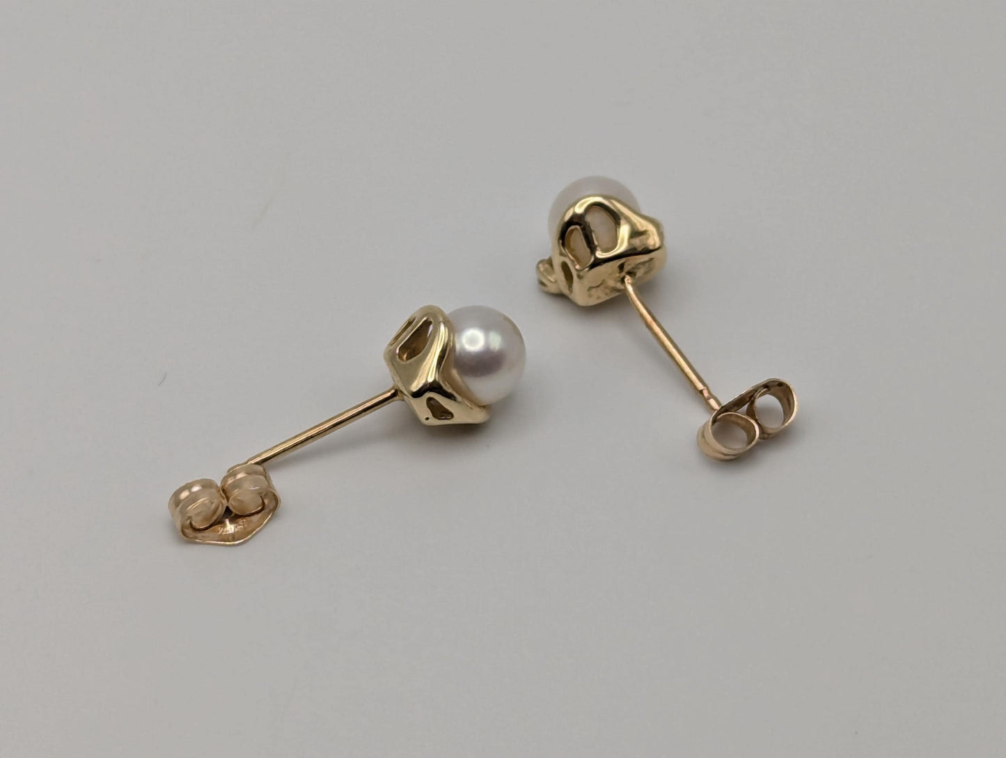 10k Yellow Gold Pearl Diamond Stud Earrings. White Pearl Diamond Studs 5.0 mm.