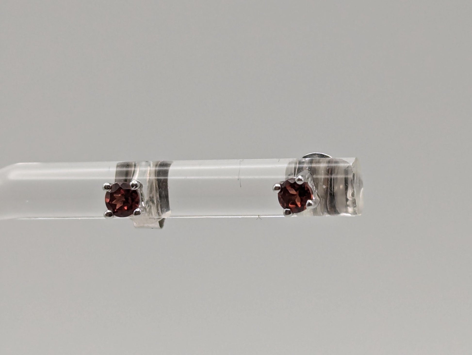 14k White Gold Garnet Stud Earrings. Garnet studs 3mm