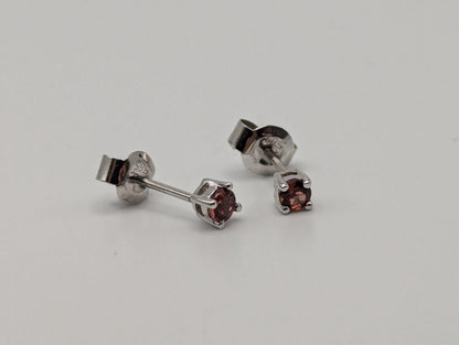 14k White Gold Garnet Stud Earrings. Garnet studs 3mm