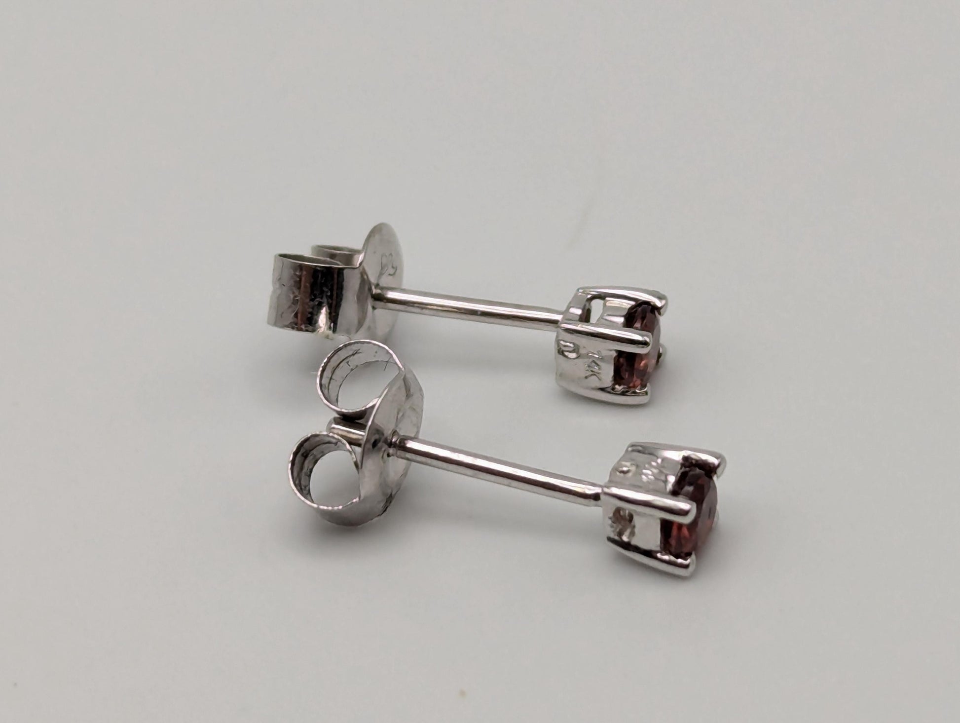 14k White Gold Garnet Stud Earrings. Garnet studs 3mm