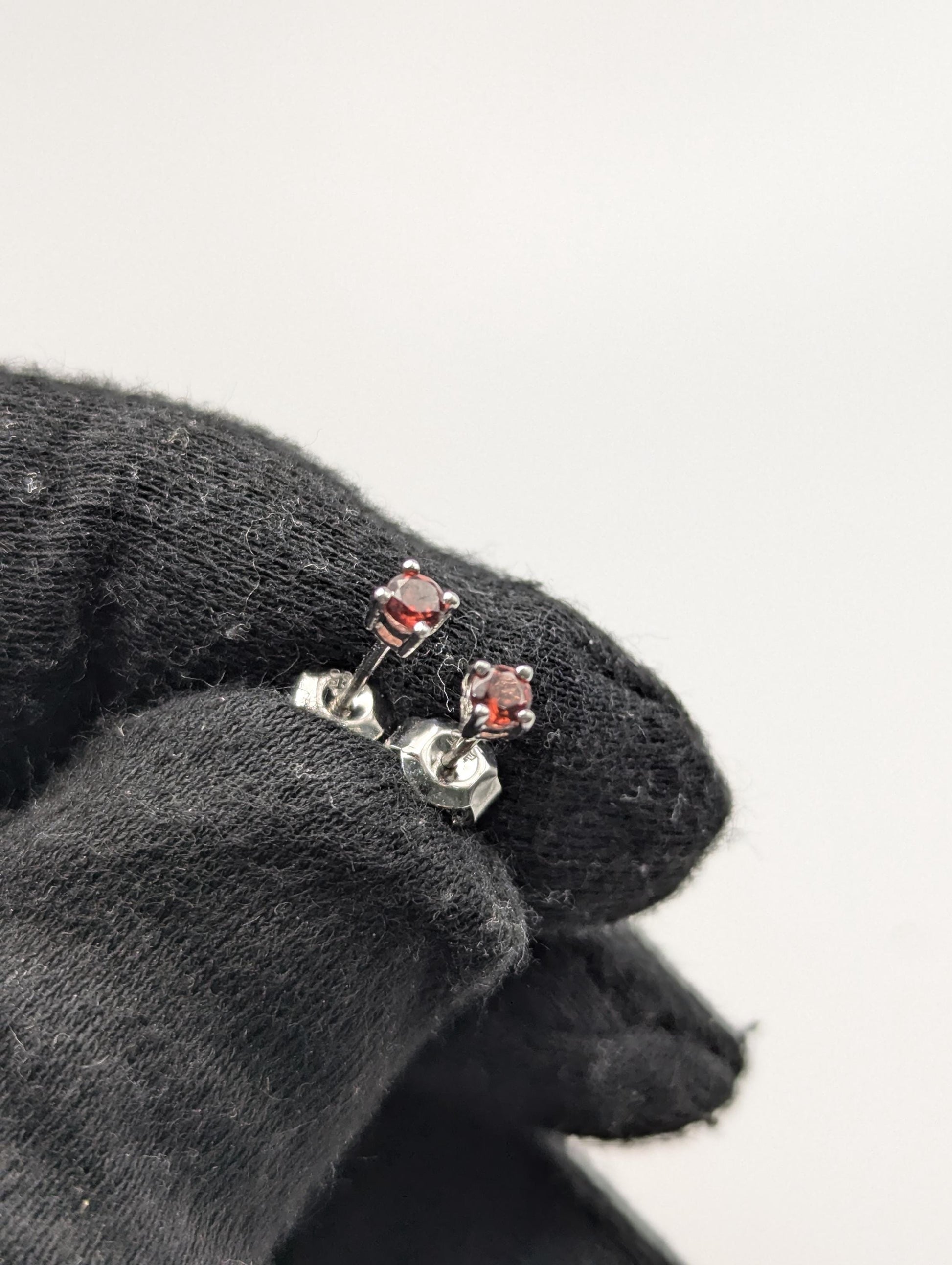 14k White Gold Garnet Stud Earrings. Garnet studs 3mm