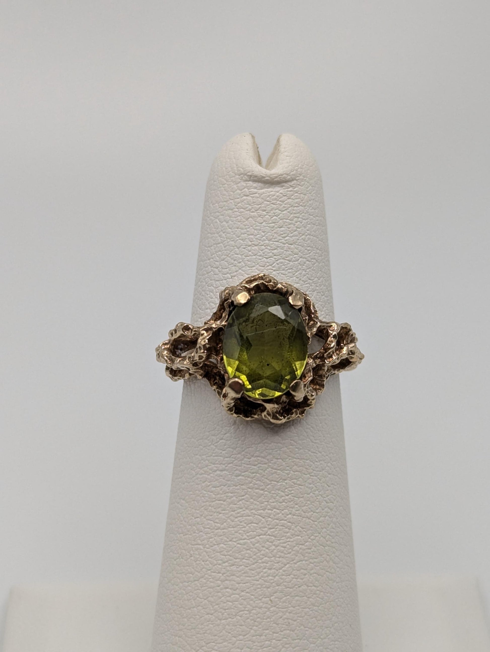 Vintage 10k Yellow Gold Green Genuine Peridot Stone Gold Cocktail Ring.