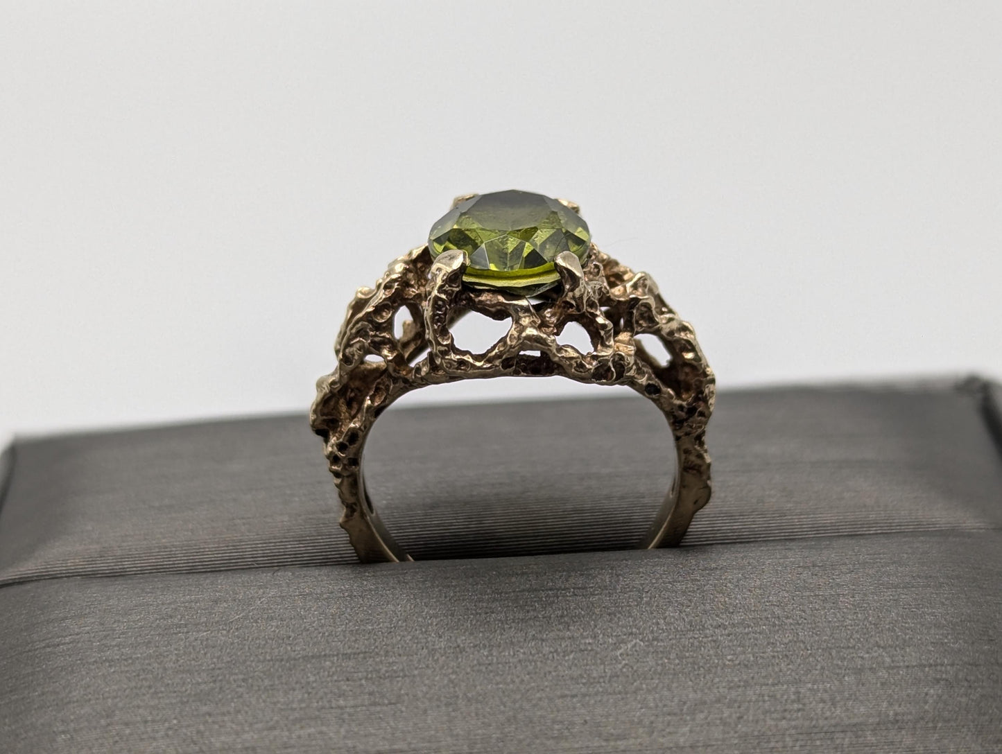 Vintage 10k Yellow Gold Green Genuine Peridot Stone Gold Cocktail Ring.