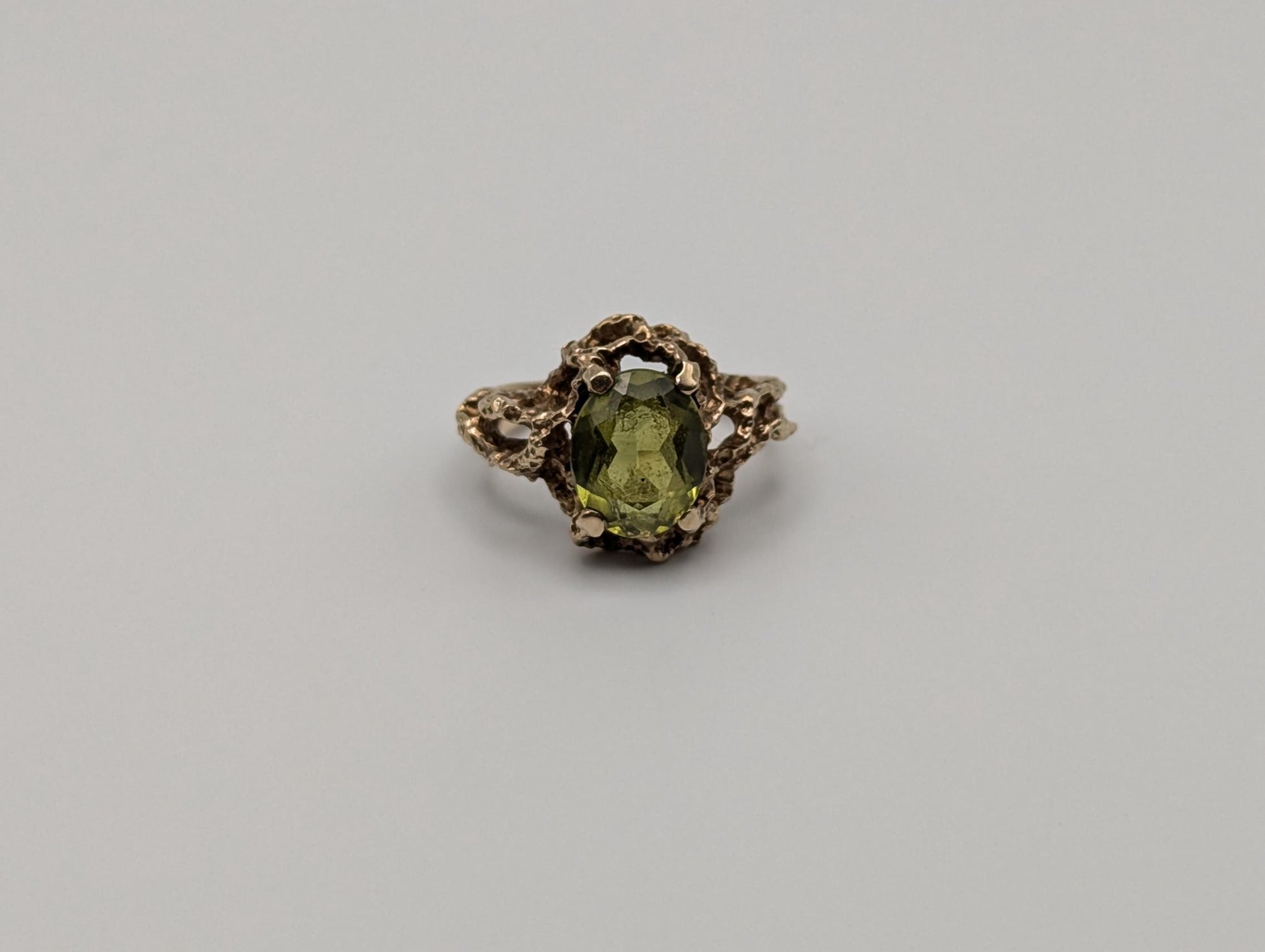 Vintage 10k Yellow Gold Green Genuine Peridot Stone Gold Cocktail Ring.