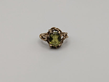 Vintage 10k Yellow Gold Green Genuine Peridot Stone Gold Cocktail Ring.