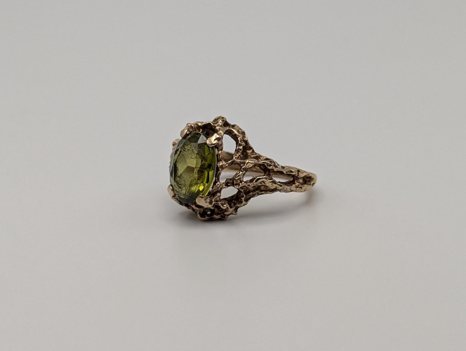 Vintage 10k Yellow Gold Green Genuine Peridot Stone Gold Cocktail Ring.