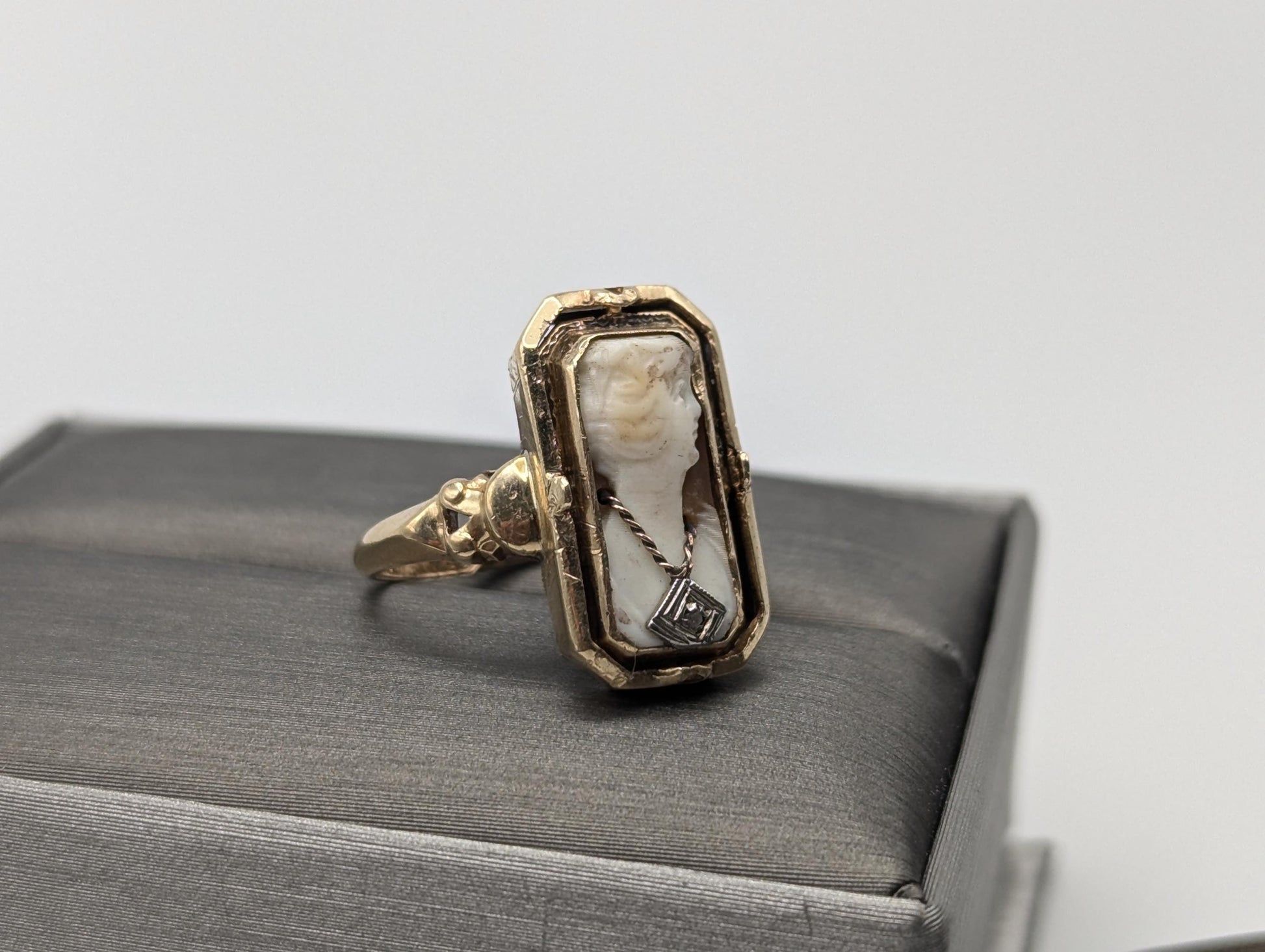 Antique 10k Gold Cameo Victorian Ring Art Deco Cameo Onyx Statement Ring Coral