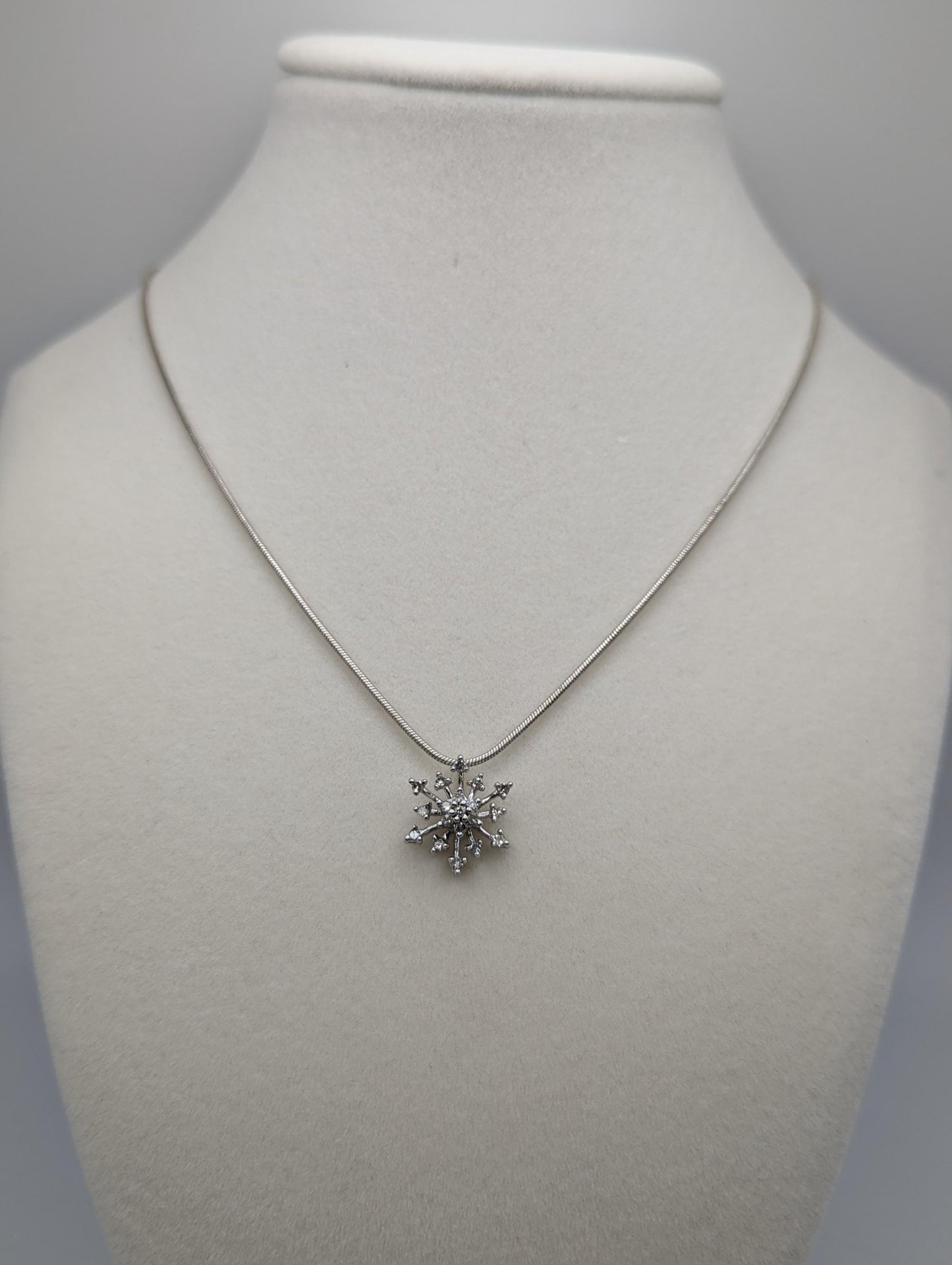 10K White Gold Diamond Snowflake Diamond Pendant .25 ctw